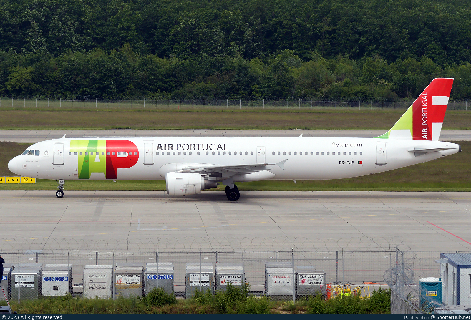 Photo of CS-TJF - Airbus A321-211 operated by TAP Air Portugal