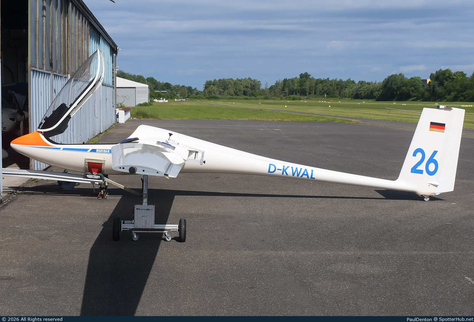 Photo of D-KWAL - Schleicher ASH 26E operated by Private