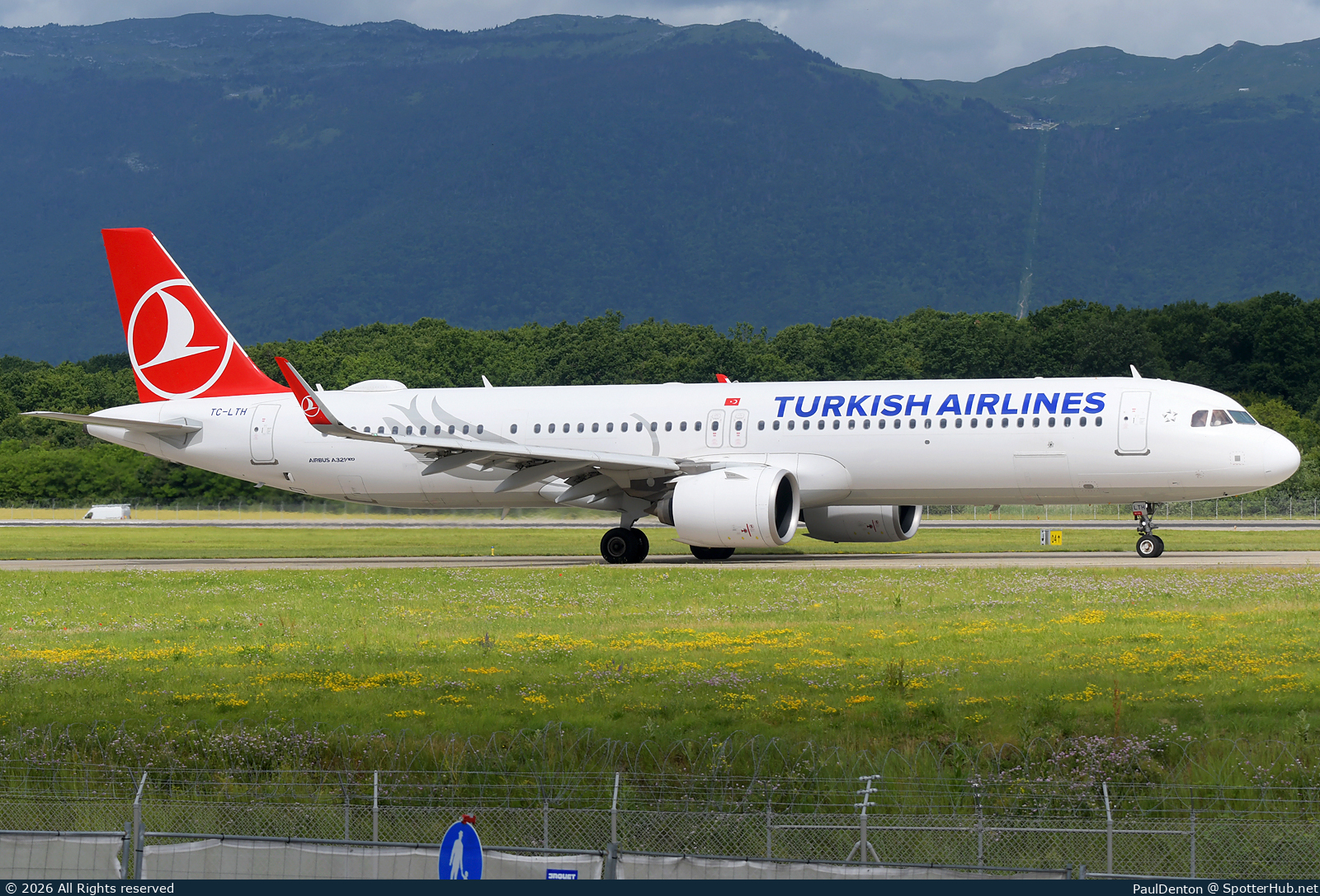 Photo of TC-LTH - Airbus A321-271NX operated by Turkish Airlines