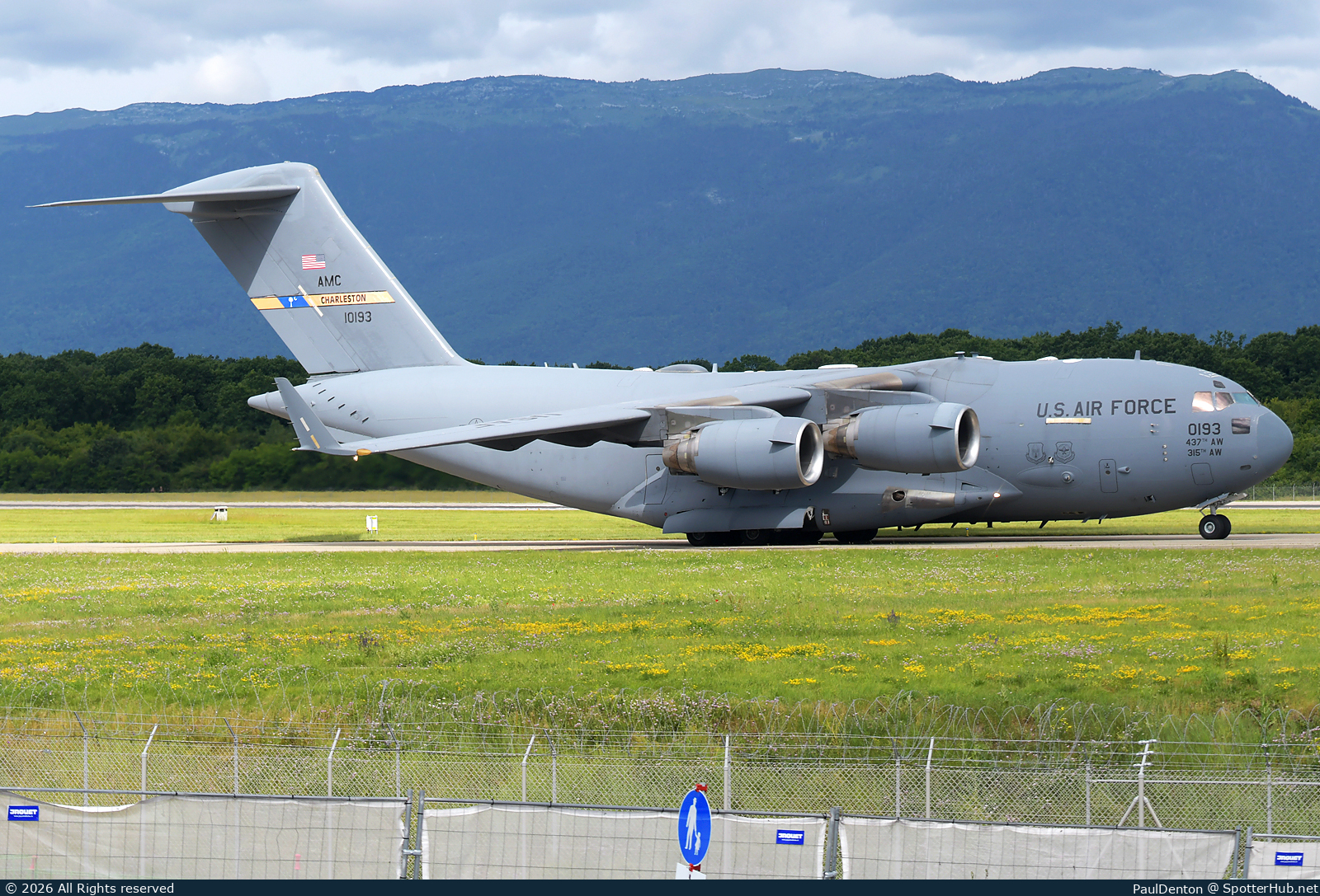 Photo of 01-0193 - Boeing C-17A Globemaster III operated by US Air Force