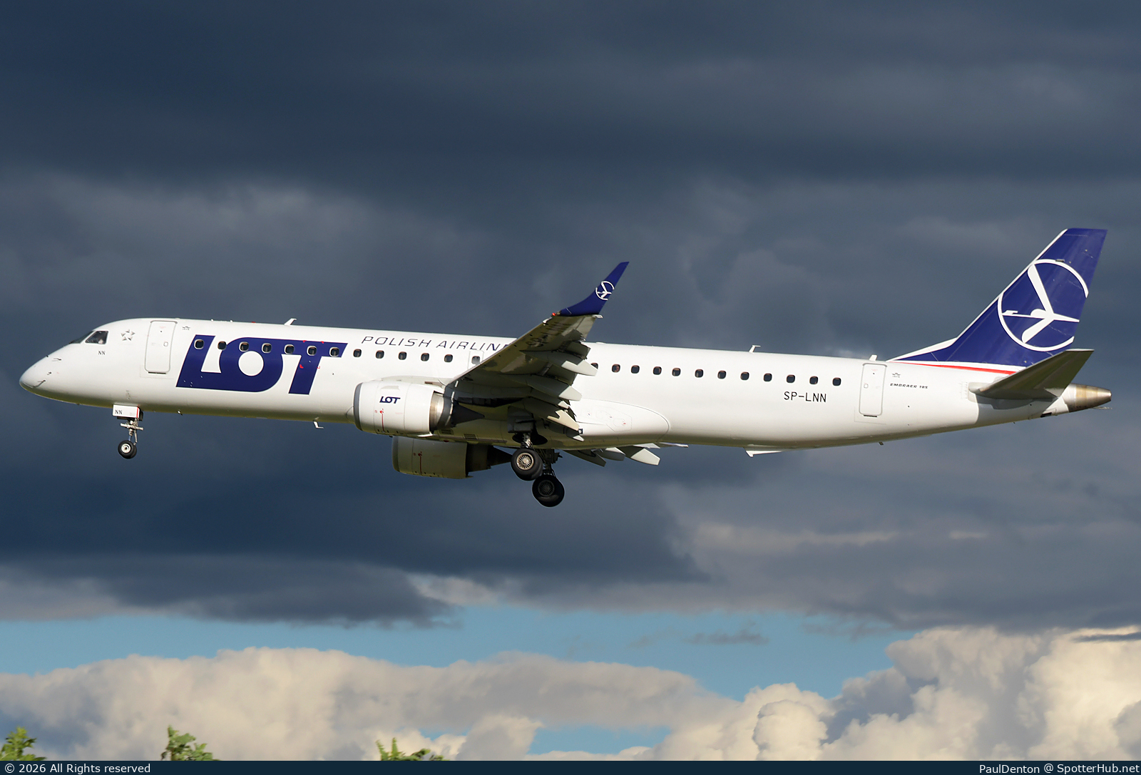 Photo of SP-LNN - Embraer ERJ-195AR operated by LOT Polish Airlines