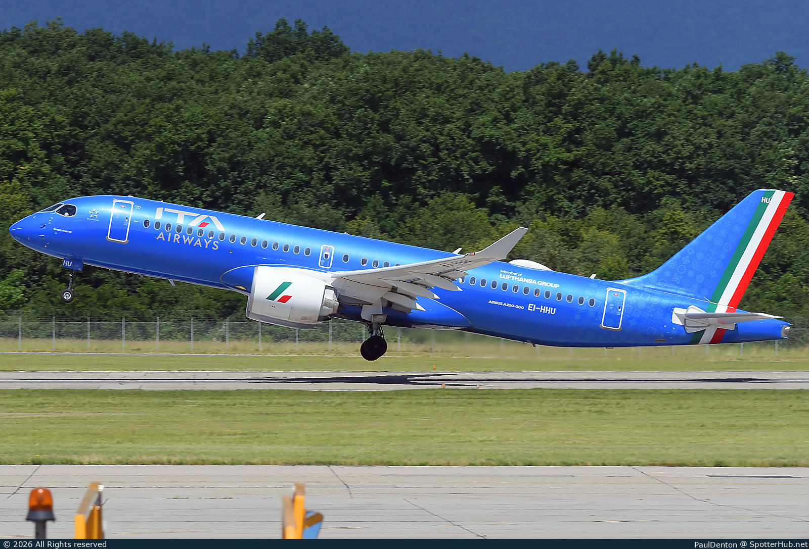 Photo of EI-HHU - Airbus A220-300 operated by ITA Airways