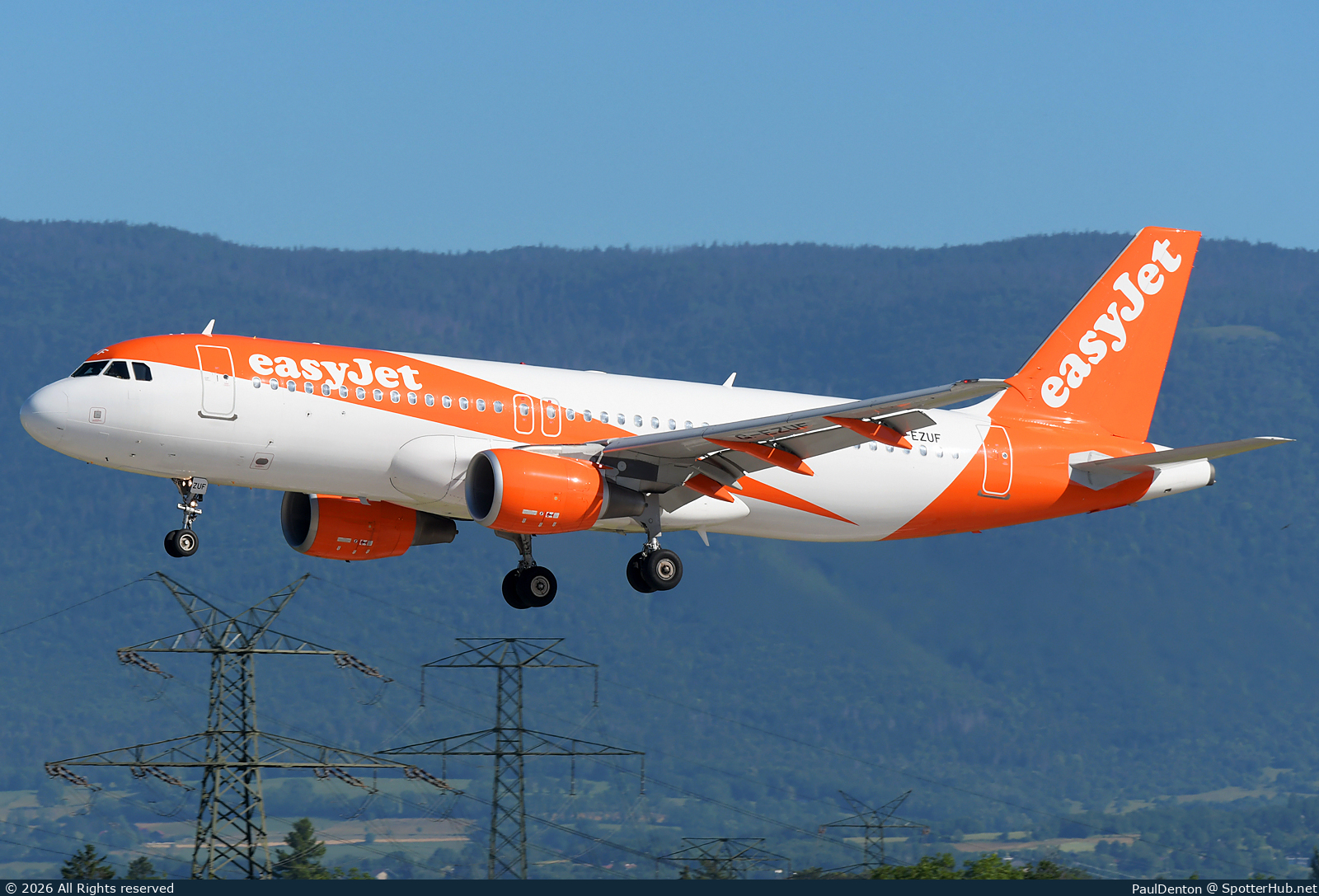 Photo of G-EZUF - Airbus A320-214 operated by easyJet