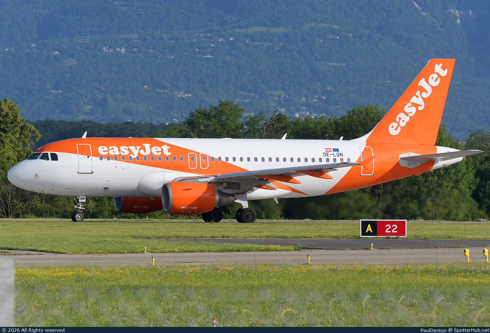 Photo of OE-LQN - Airbus A319-111 operated by easyJet Europe