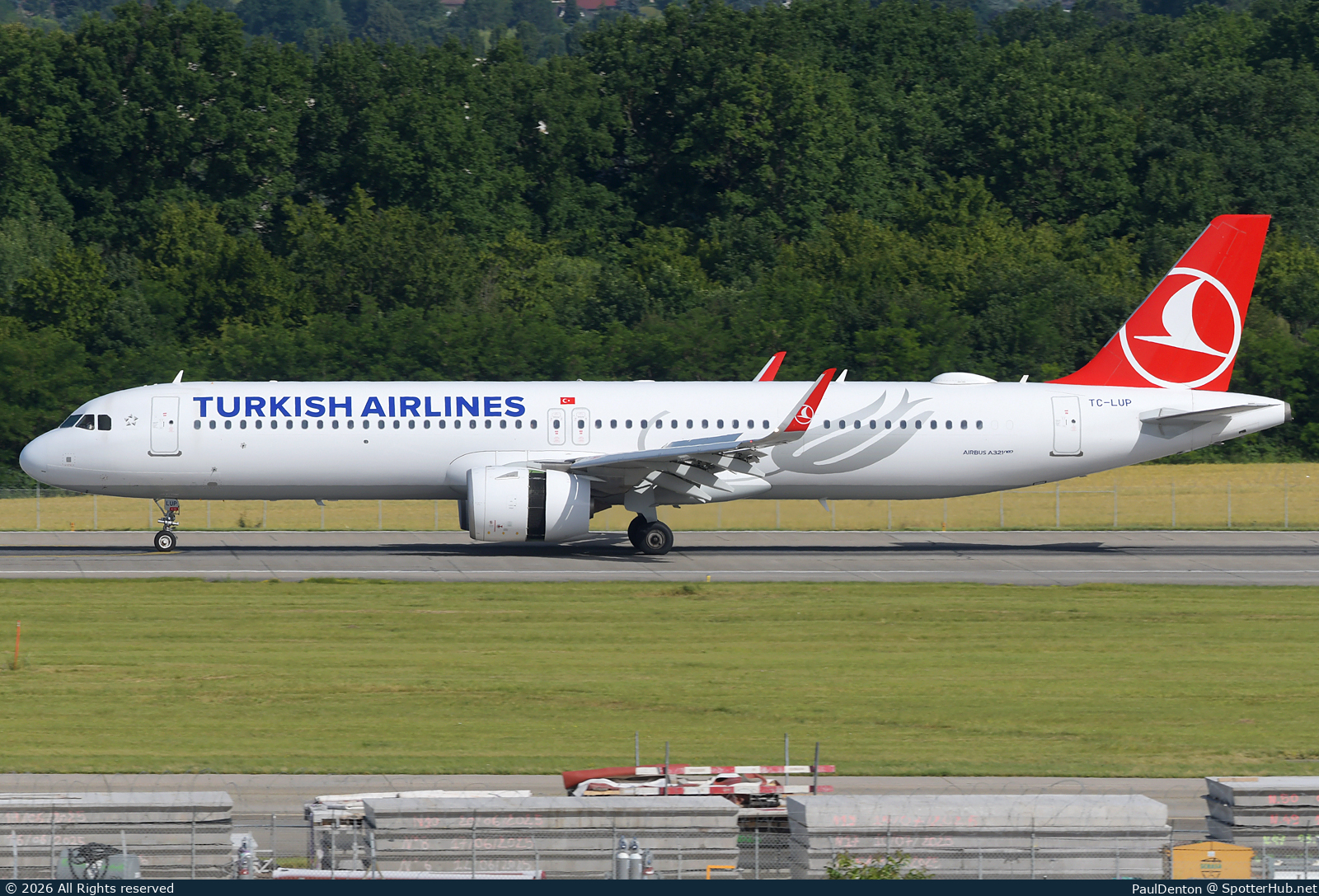 Photo of TC-LUP - Airbus A321-271NX operated by Turkish Airlines