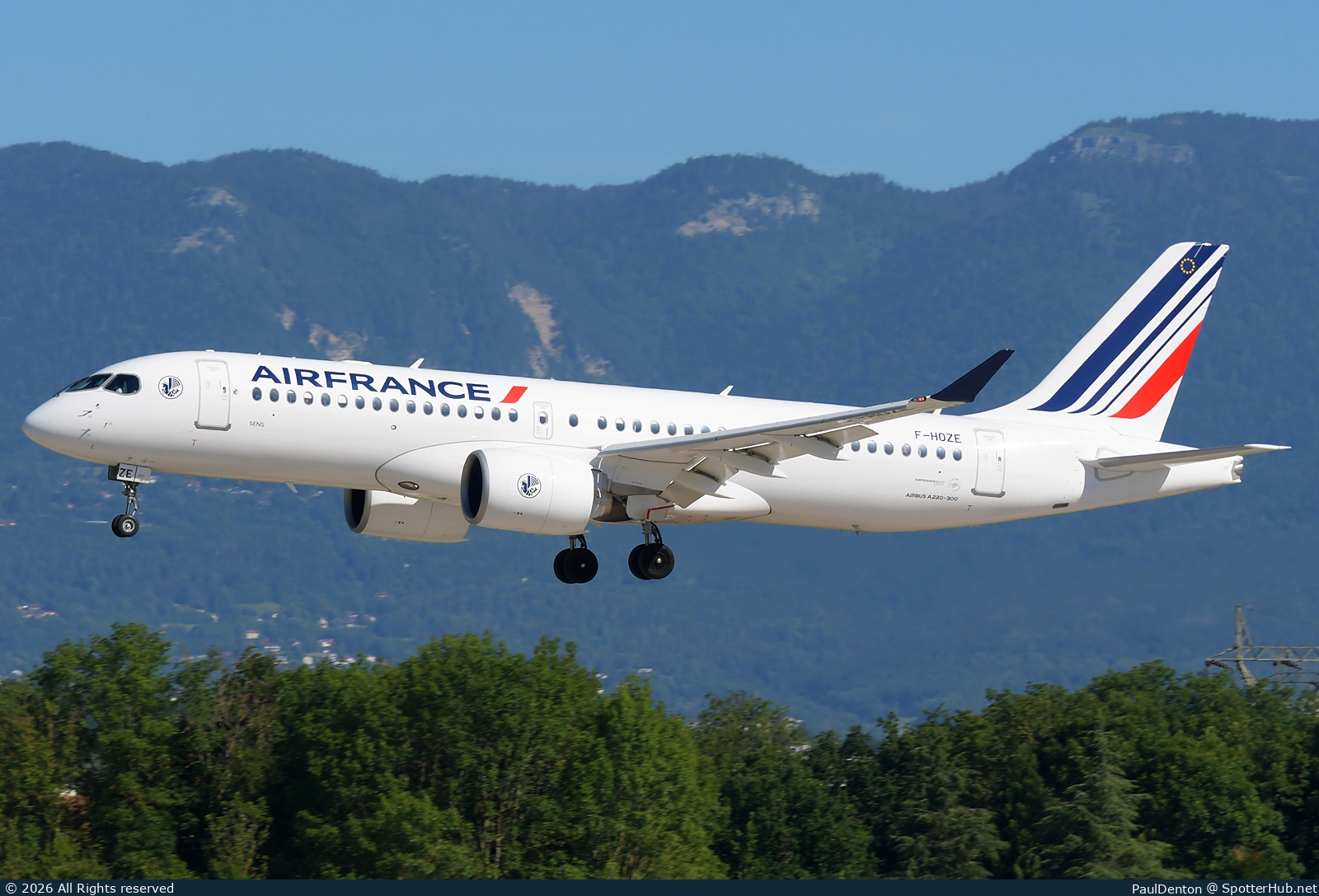 Photo of F-HOZE - Airbus A220-300 operated by Air France