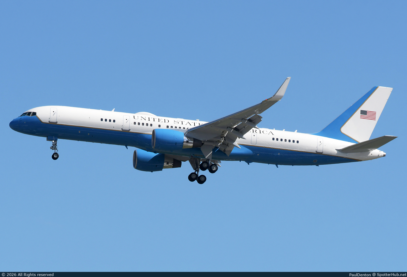 Photo of 09-0016 - Boeing C-32A operated by US Air Force