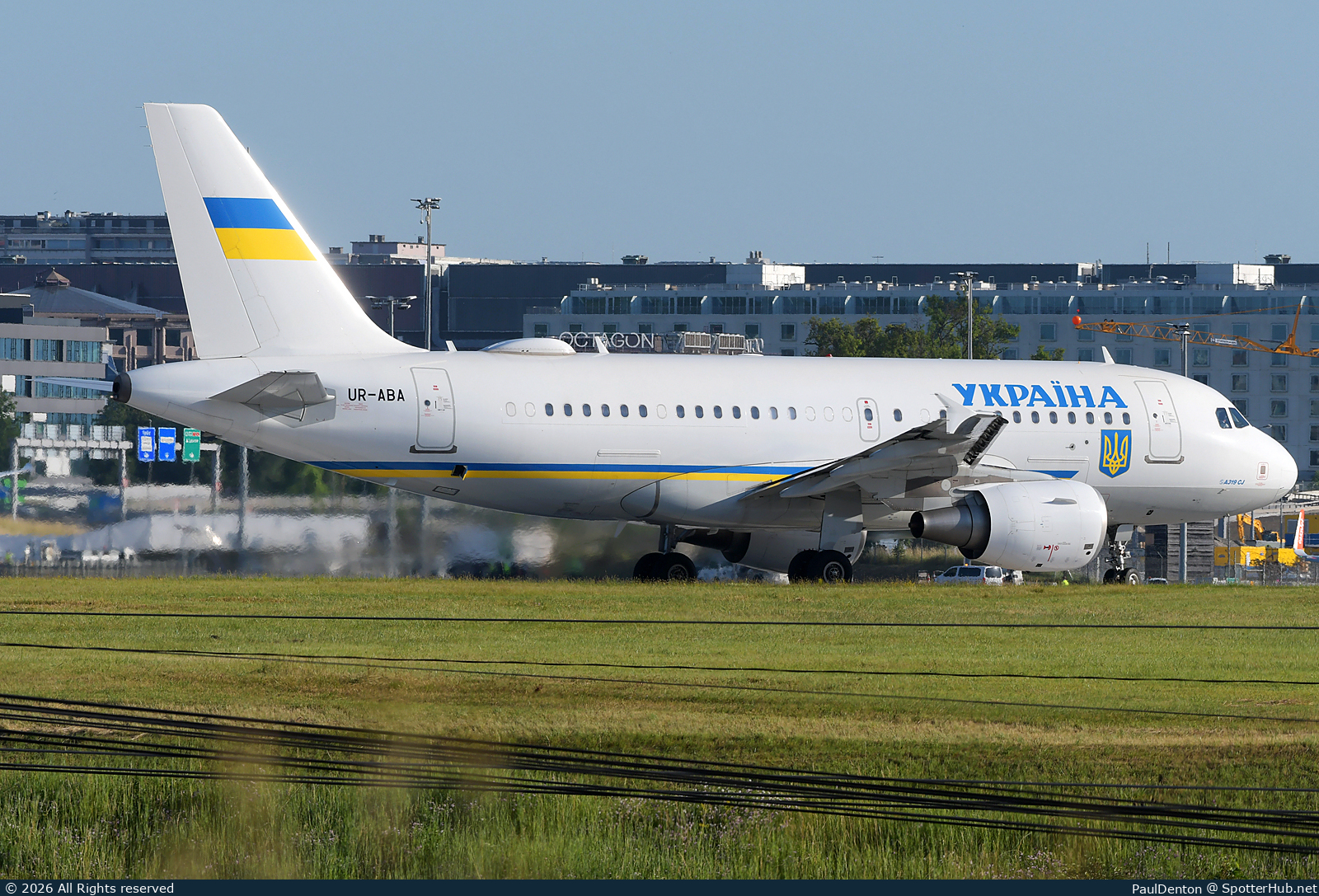 Photo of UR-ABA - Airbus A319-115(CJ) operated by Government of Ukraine