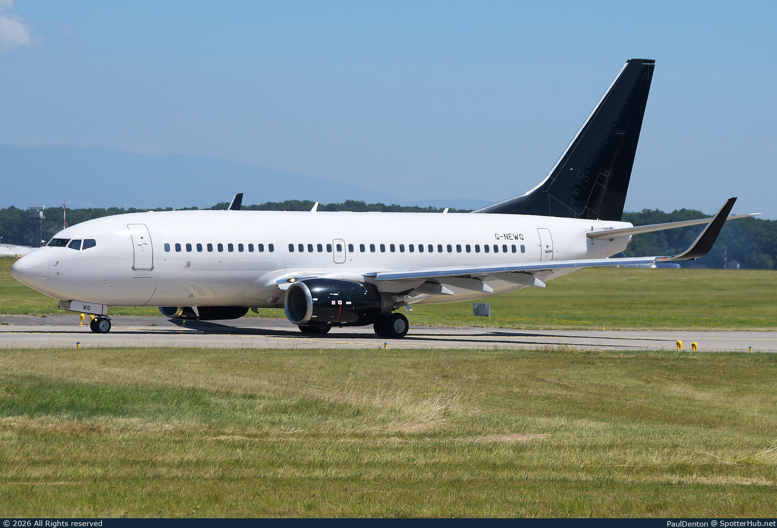 Photo of G-NEWG - Boeing 737-76N operated by 2Excel Aviation