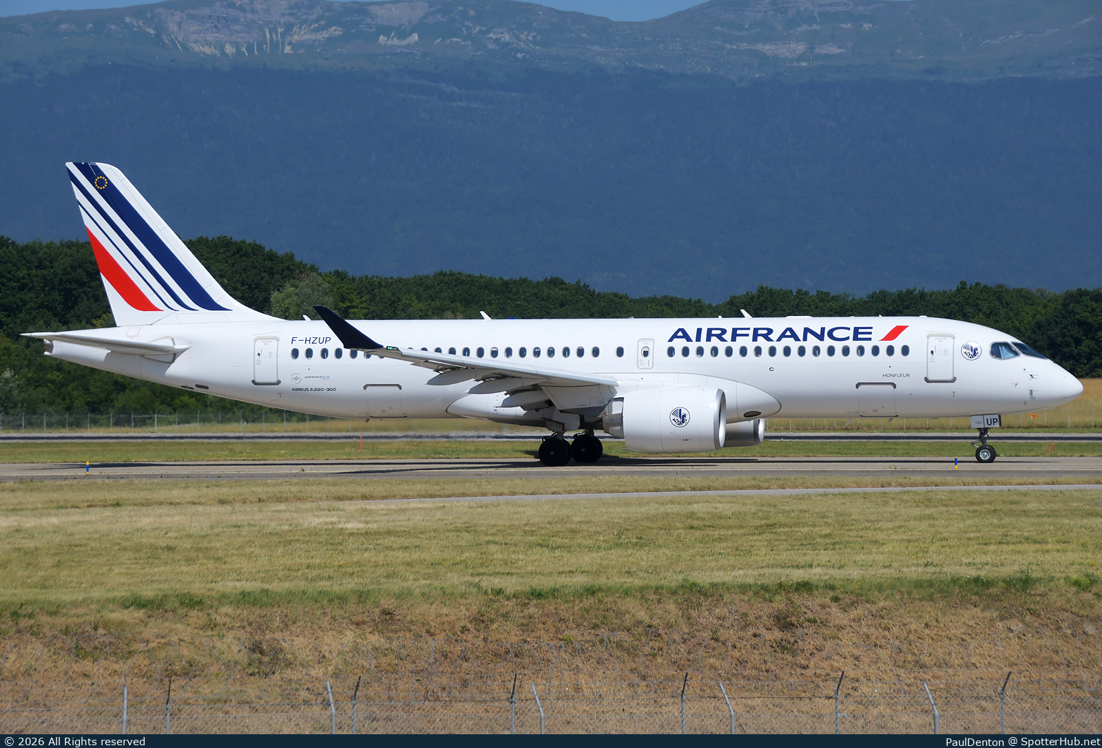 Photo of F-HZUP - Airbus A220-300 operated by Air France