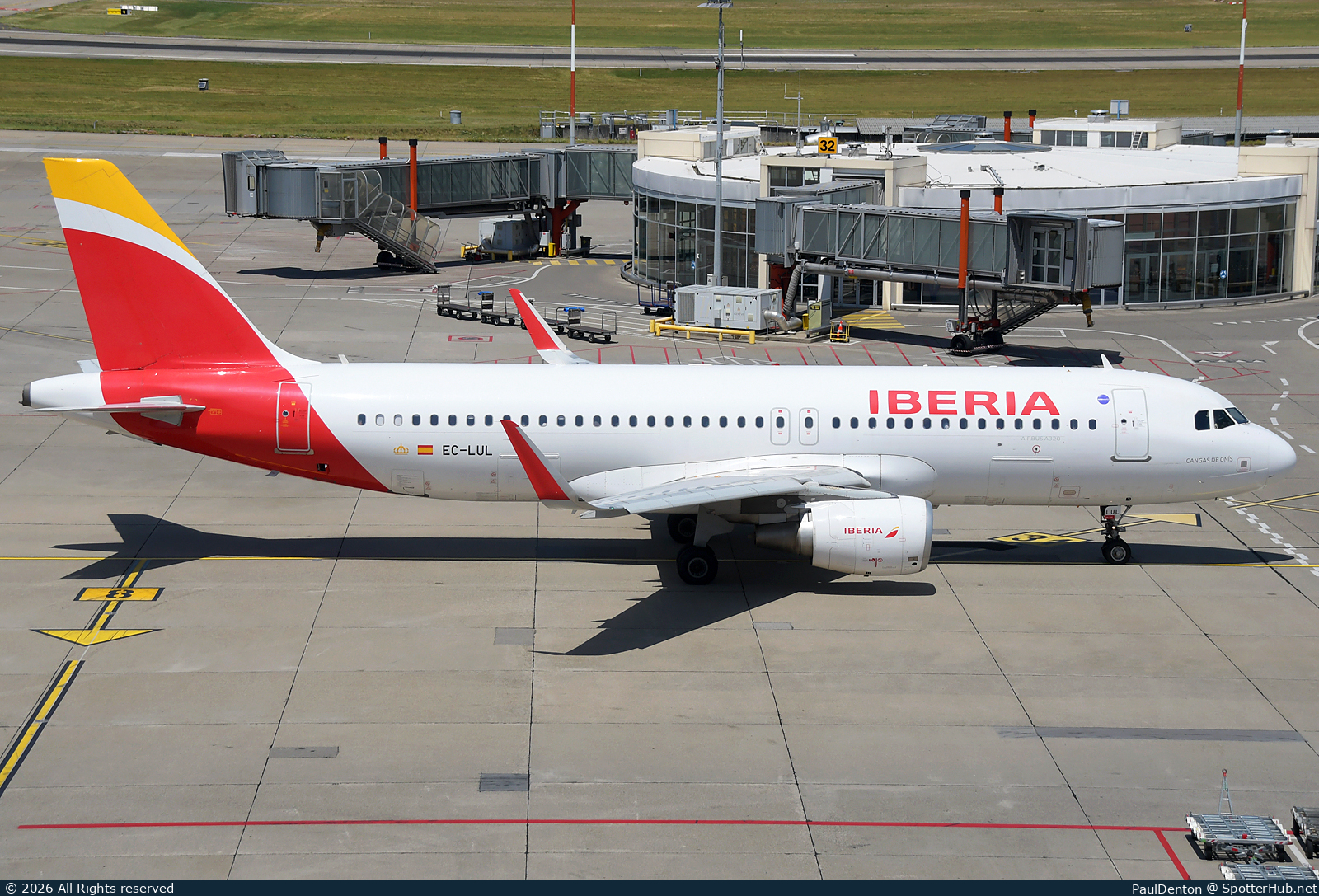Photo of EC-LUL - Airbus A320-216 operated by Iberia