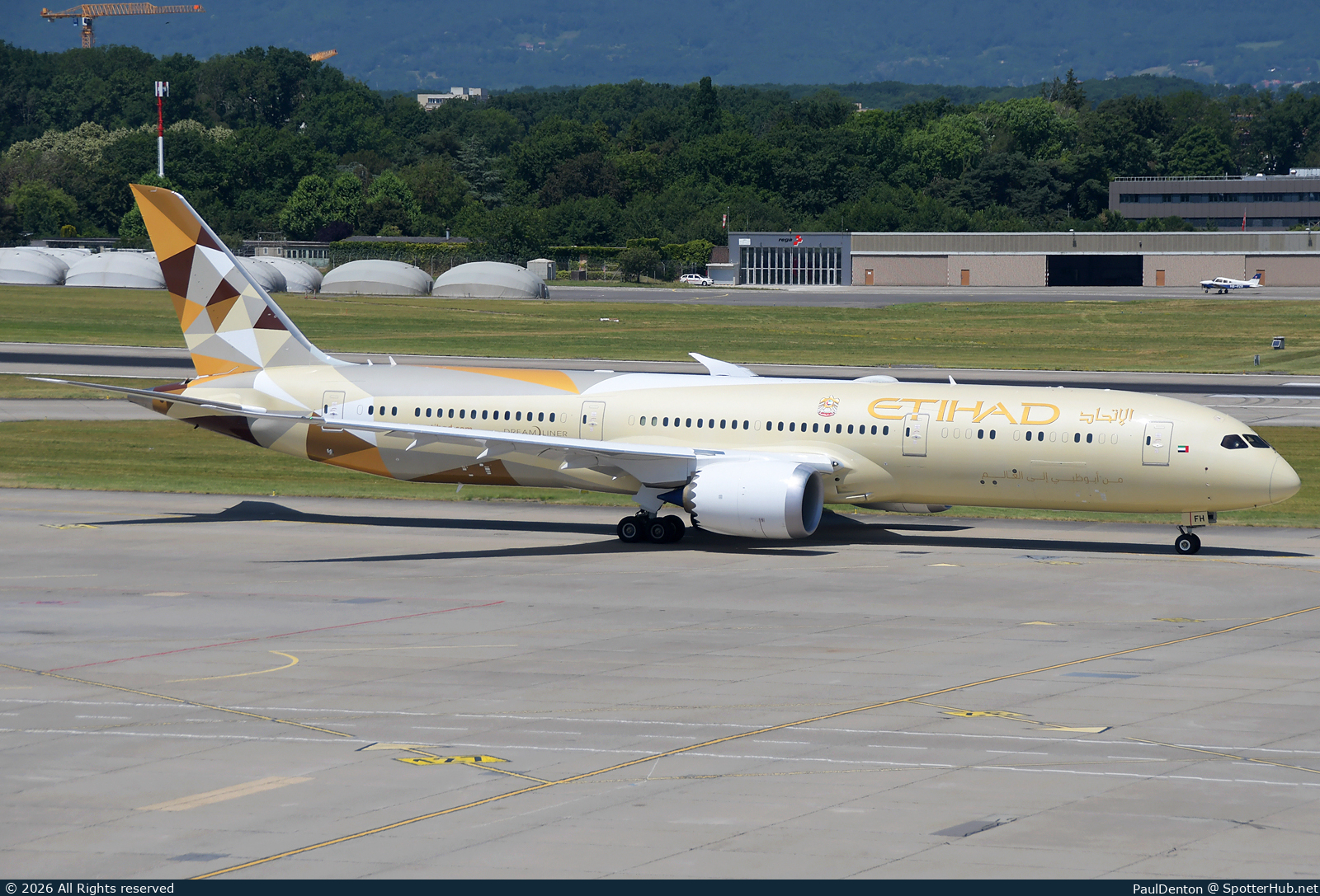 Photo of A6-PFH - Boeing 787-9 Dreamliner operated by United Arab Emirates Presidential Flight