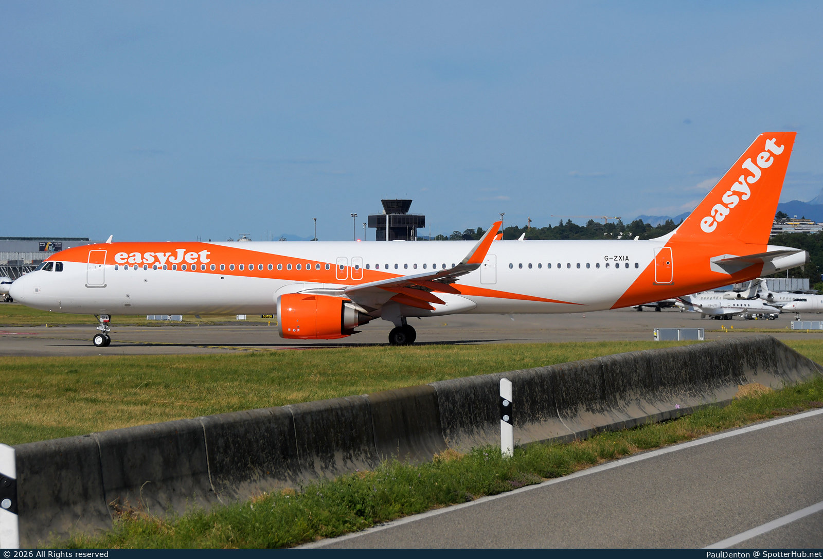 Photo of G-ZXIA - Airbus A321-251NX operated by easyJet