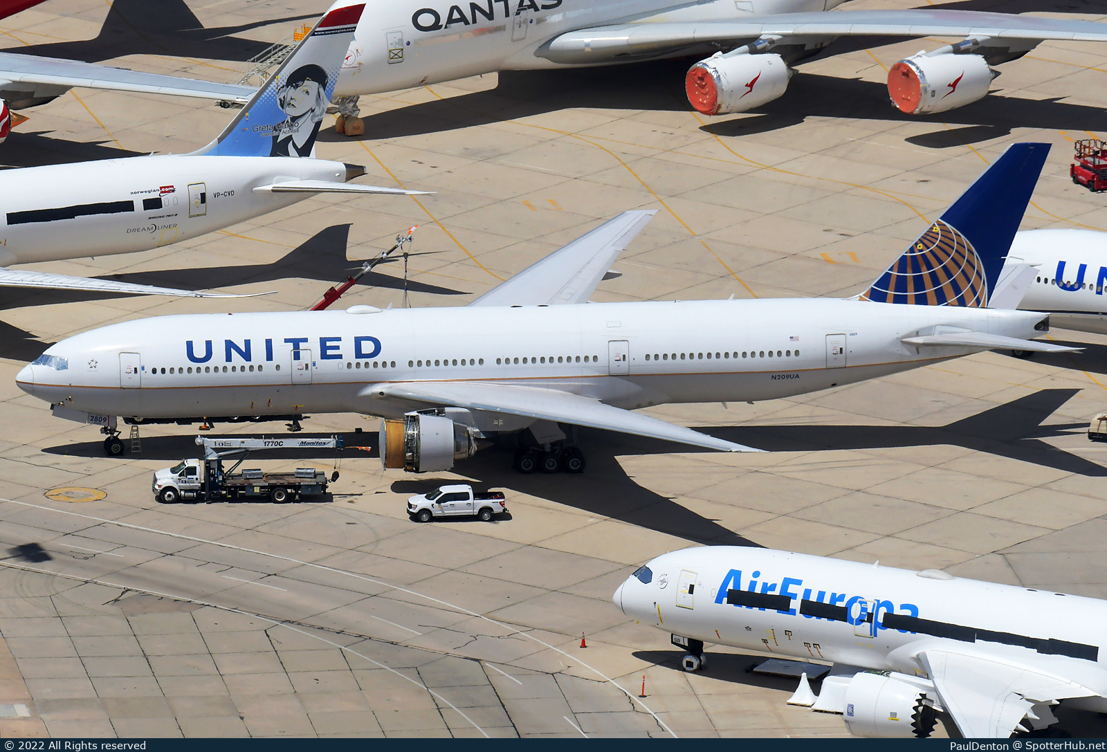 Photo of N209UA - Boeing 777-222(ER) operated by United Airlines