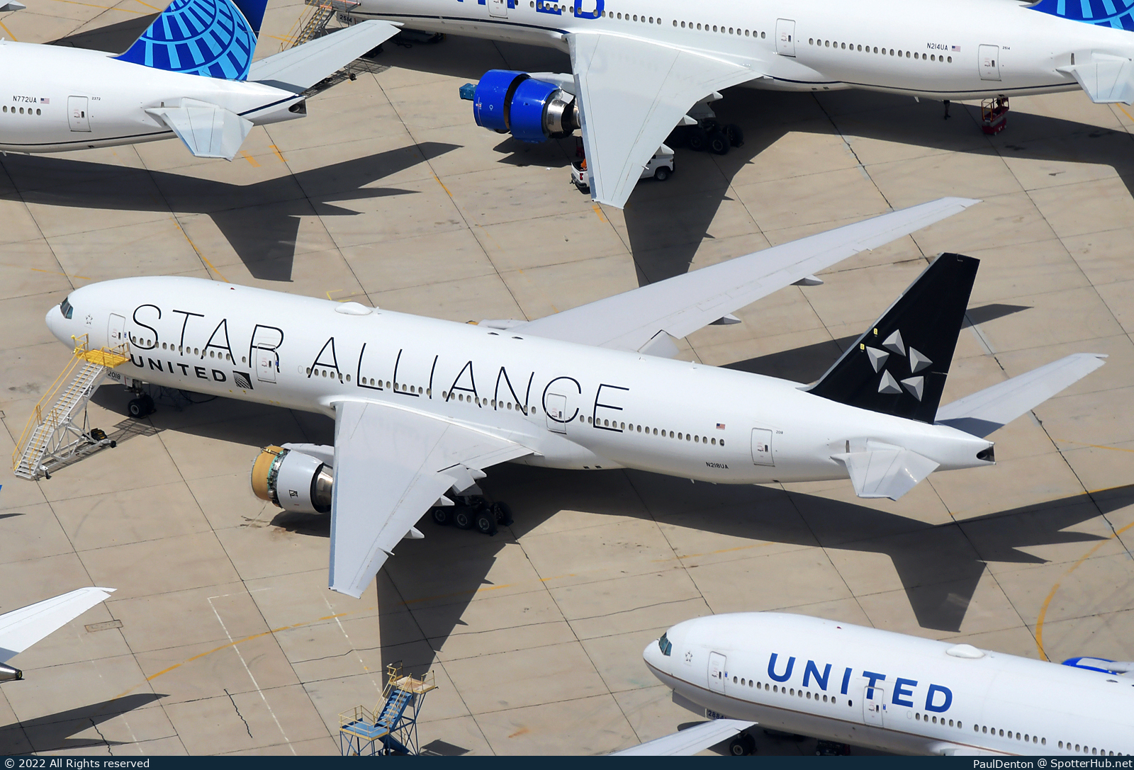Photo of N218UA - Boeing 777-222(ER) operated by United Airlines