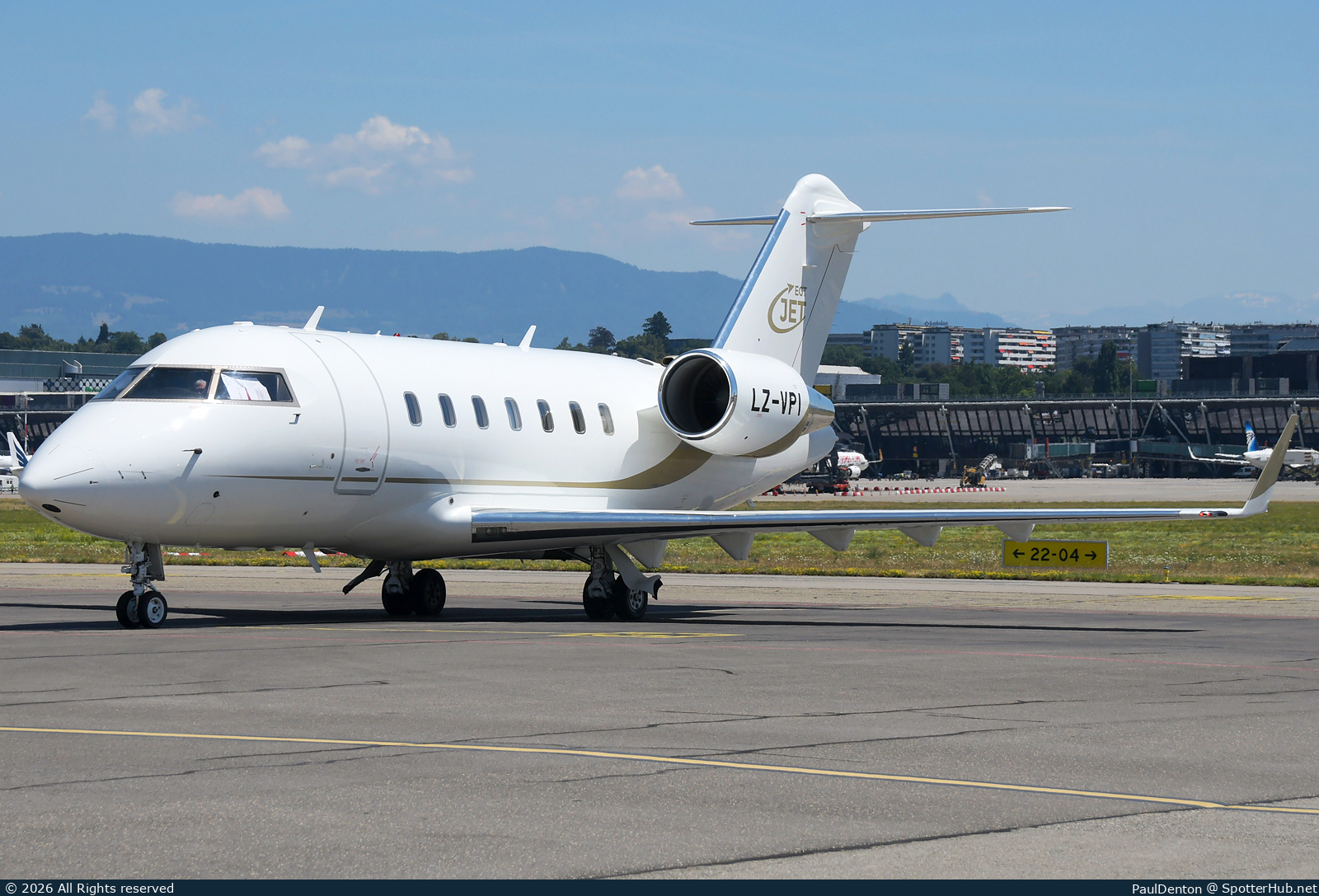 Photo of LZ-VPI - Bombardier Challenger 605 operated by EGT Jet