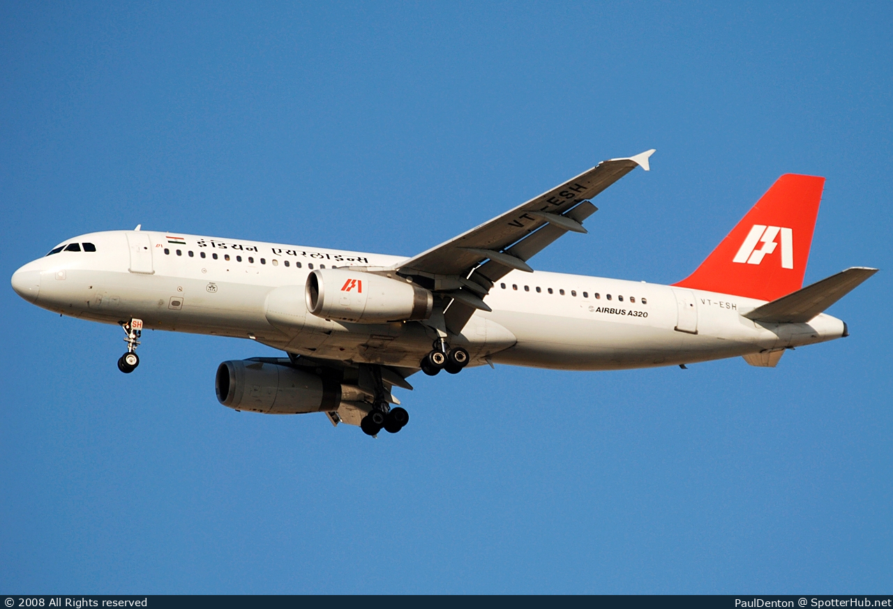 Photo of VT-ESH - Airbus A320-231 operated by Indian Airlines