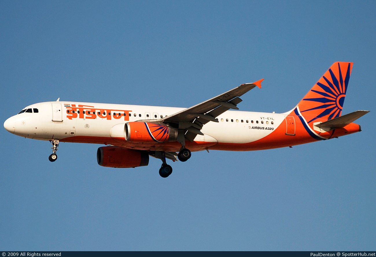 Photo of VT-EYL - Airbus A320-231 operated by Indian Airlines