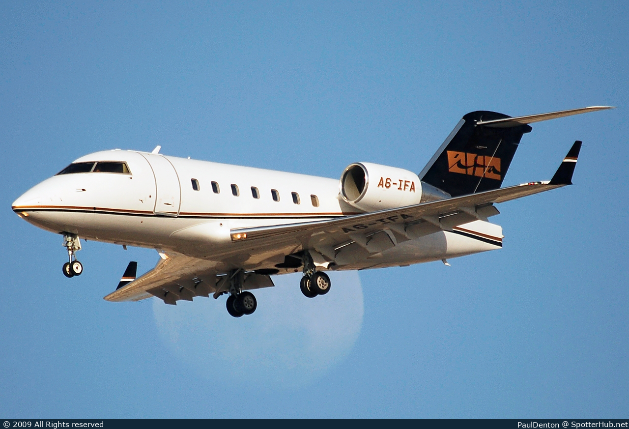 Photo of A6-IFA - Bombardier Challenger 604 operated by ExecuJet Middle East