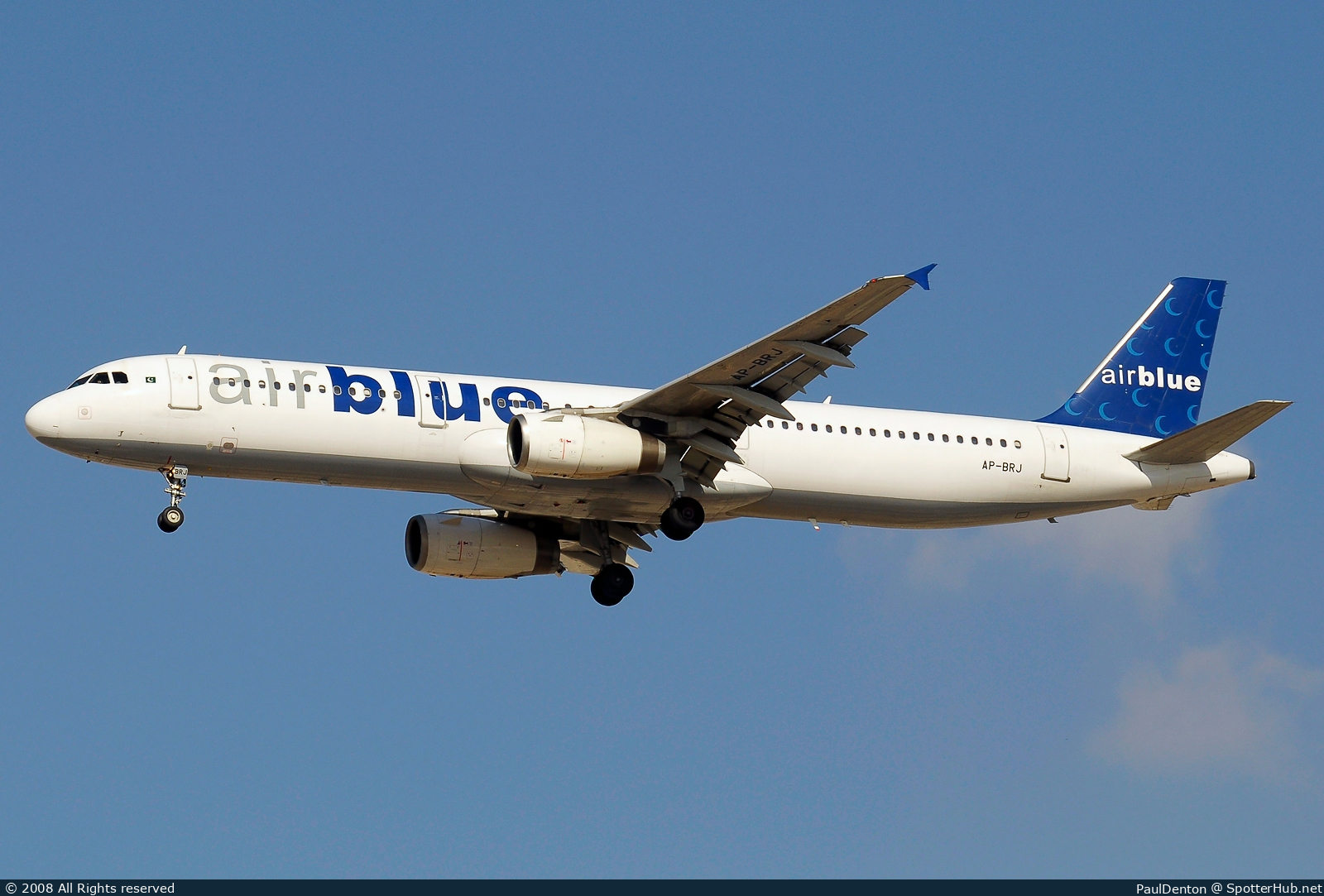 Photo of AP-BRJ - Airbus A321-231 operated by Airblue