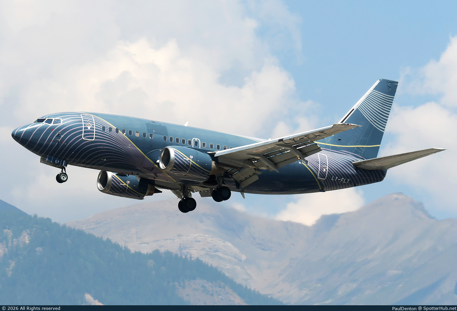 Photo of LY-FLT - Boeing 737-522 operated by KlasJet