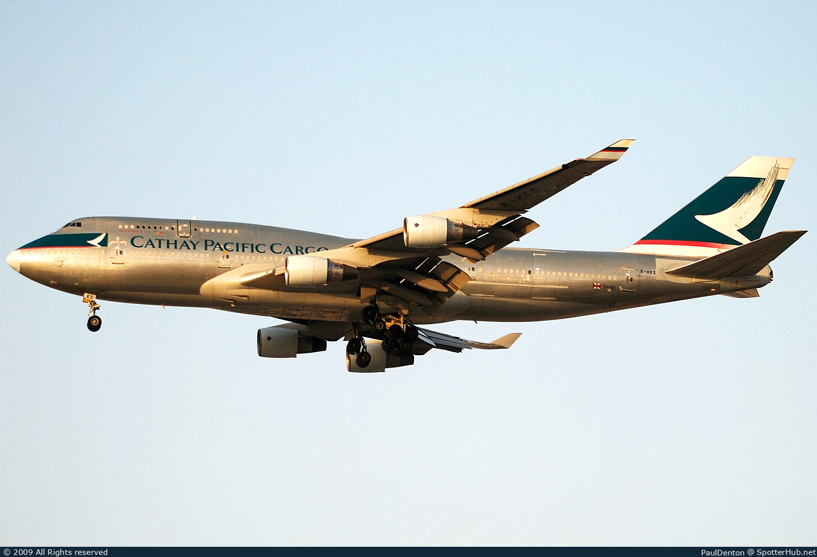 Photo of B-HKF - Boeing 747-412 operated by Cathay Pacific Airways