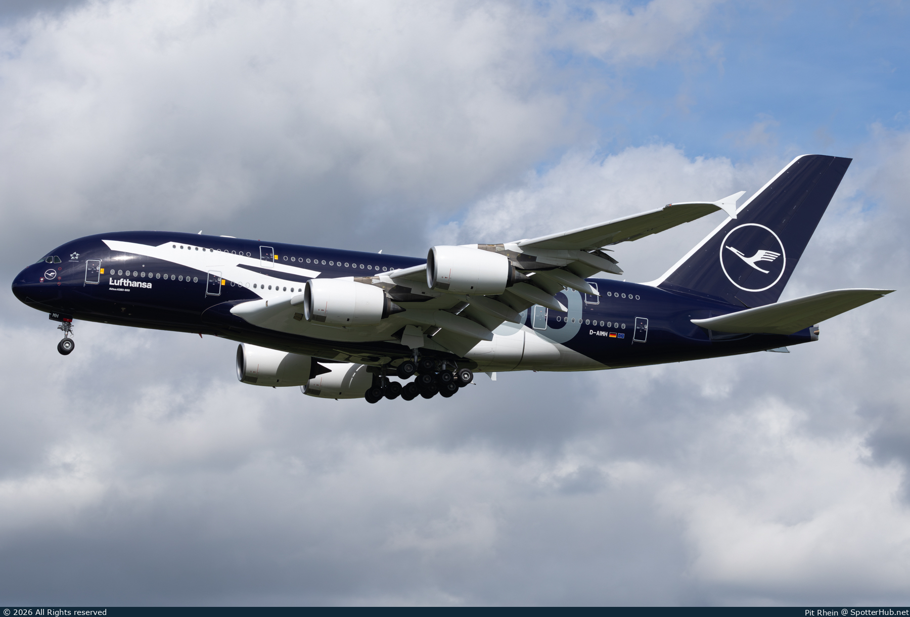 Photo of D-AIMH - Airbus A380-841 operated by Lufthansa