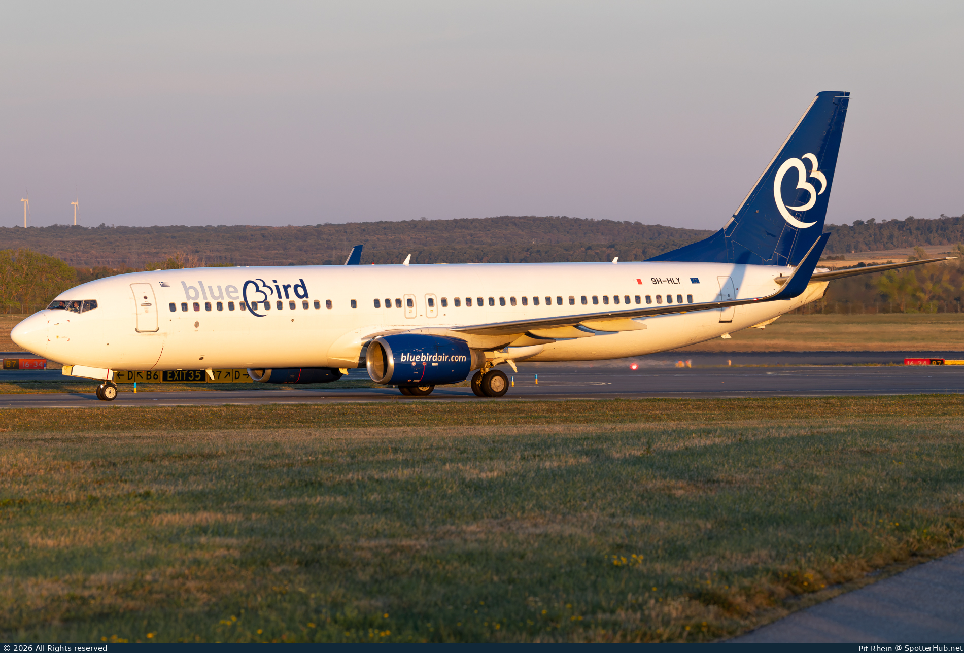 Photo of 9H-HLY - Boeing 737-85F operated by Bluebird Airways