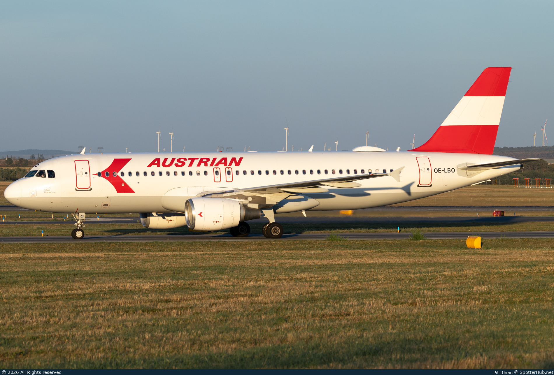 Photo of OE-LBO - Airbus A320-214 operated by Austrian Airlines