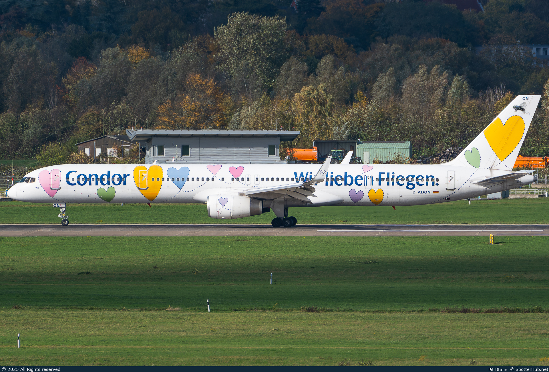 Photo of D-ABON - Boeing 757-330 operated by Condor