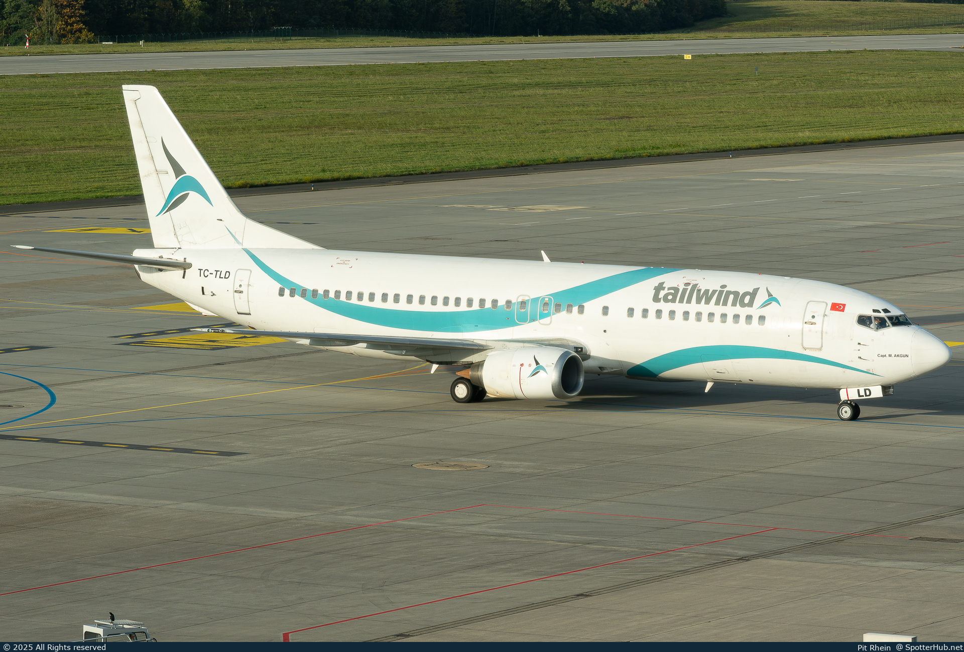 Photo of TC-TLD - Boeing 737-4Q8 operated by Tailwind Airlines