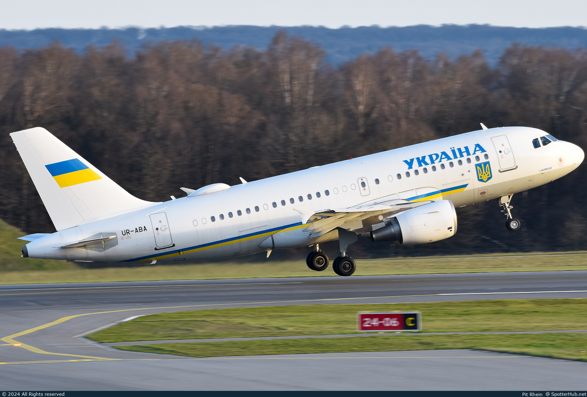 Photo of UR-ABA - Airbus A319-115(CJ) operated by Government of Ukraine