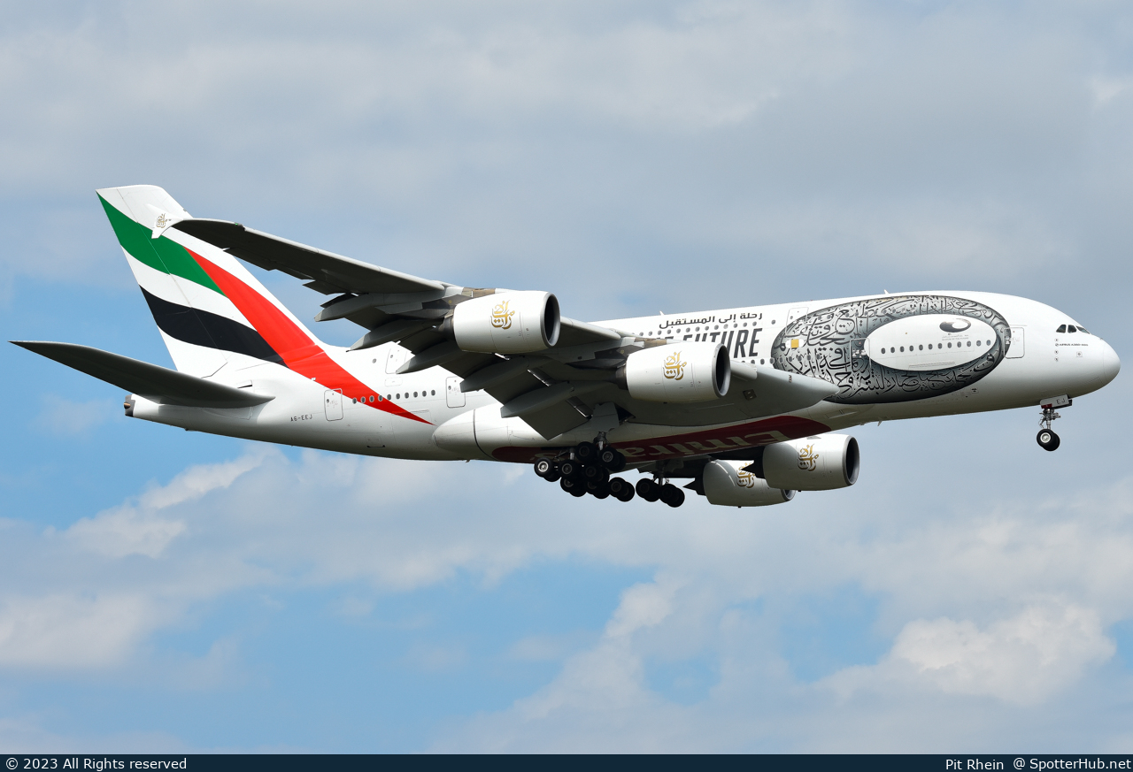 Photo of A6-EEJ - Airbus A380-861 operated by Emirates