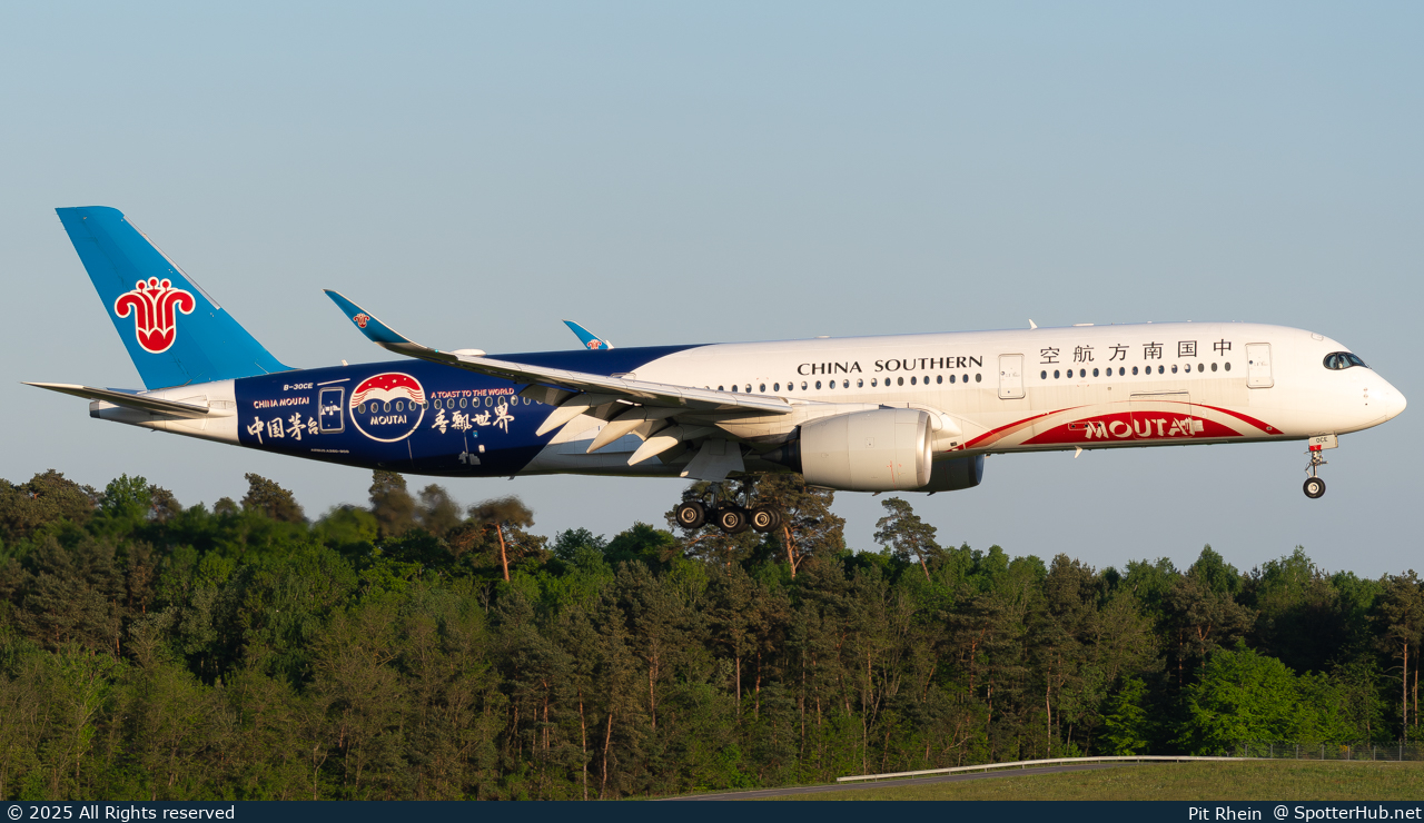 Photo of B-30CE - Airbus A350-941 operated by China Southern Airlines