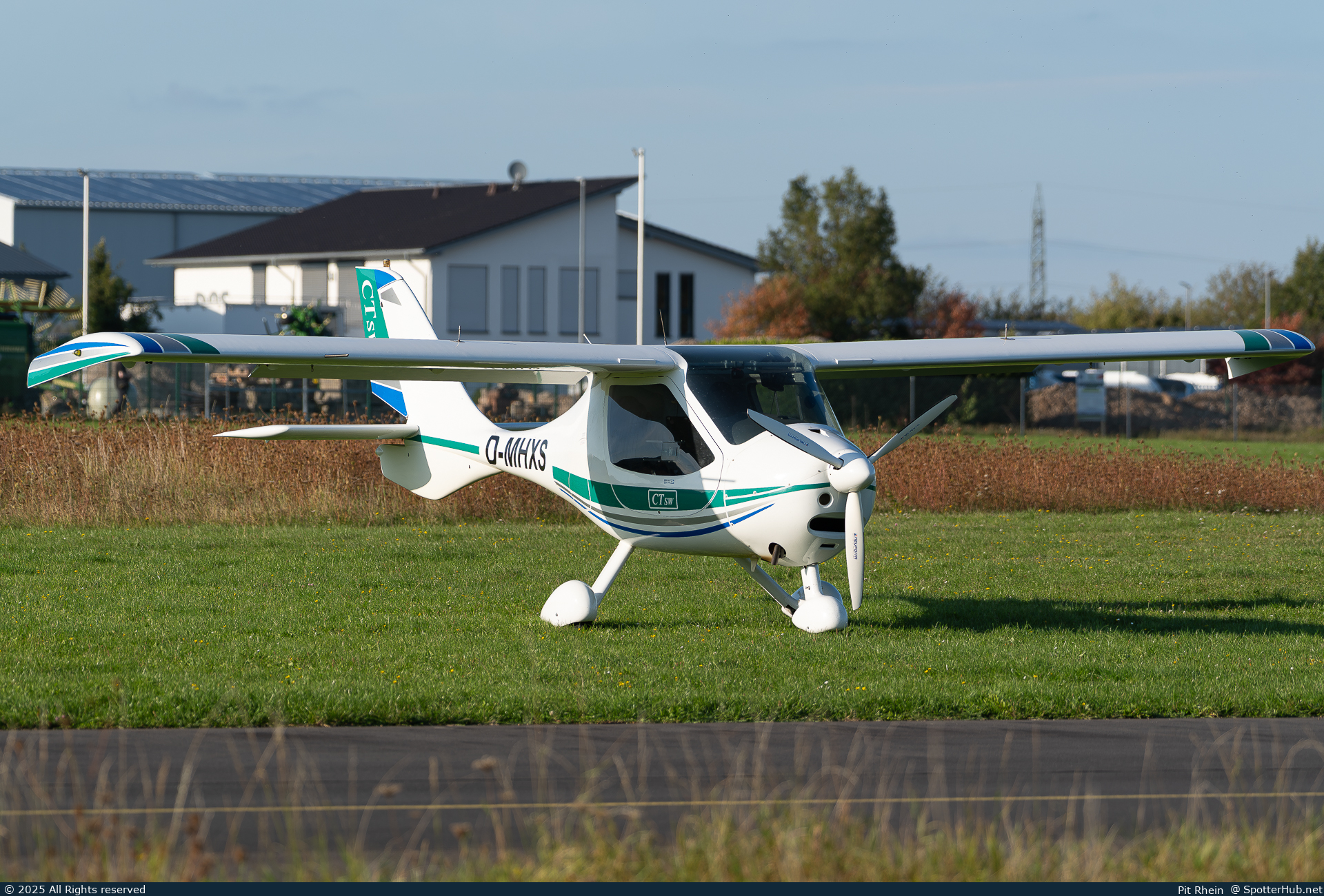 Photo of D-MHXS - Flight Design CTsw operated by Private