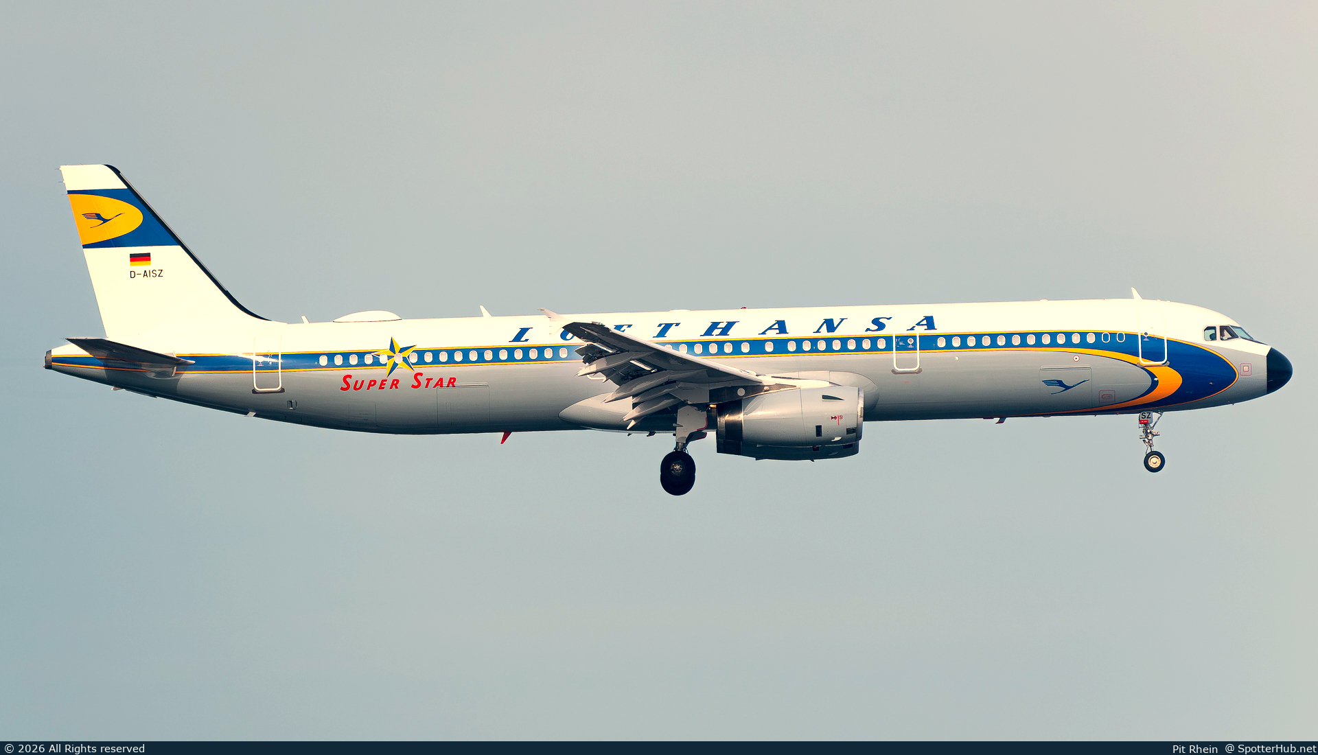 Photo of D-AISZ - Airbus A321-231 operated by Lufthansa