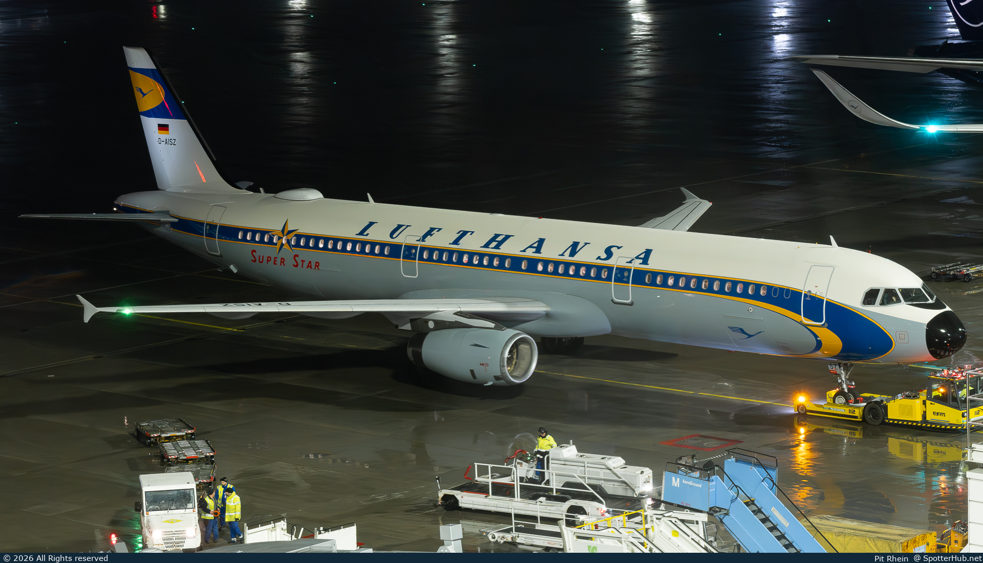 Photo of D-AISZ - Airbus A321-231 operated by Lufthansa