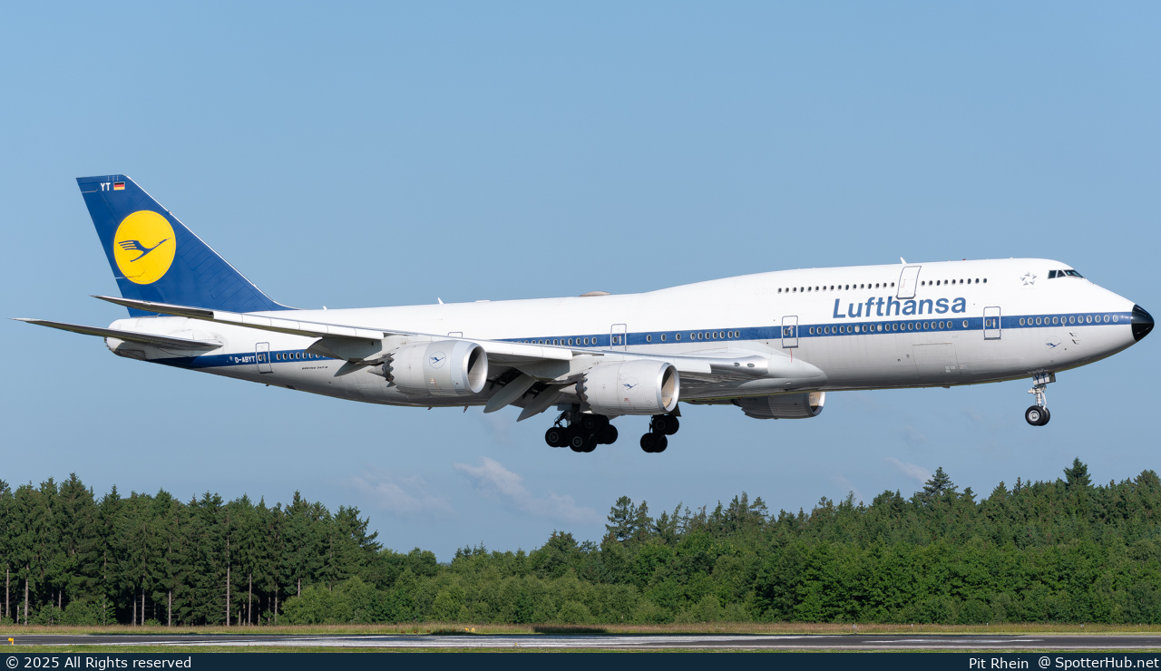 Photo of D-ABYT - Boeing 747-830 operated by Lufthansa