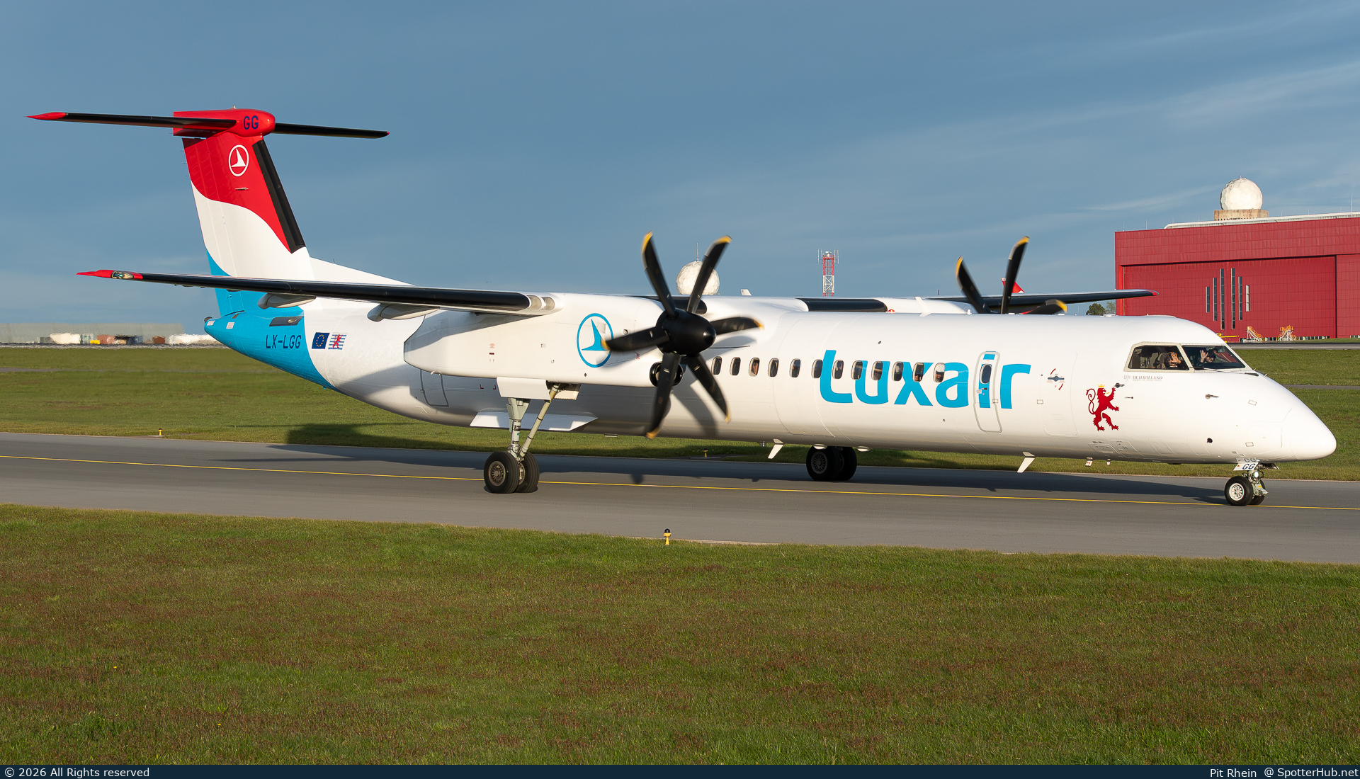 Photo of LX-LGG - Bombardier DHC-8-402 Dash 8 Q400 operated by Luxair