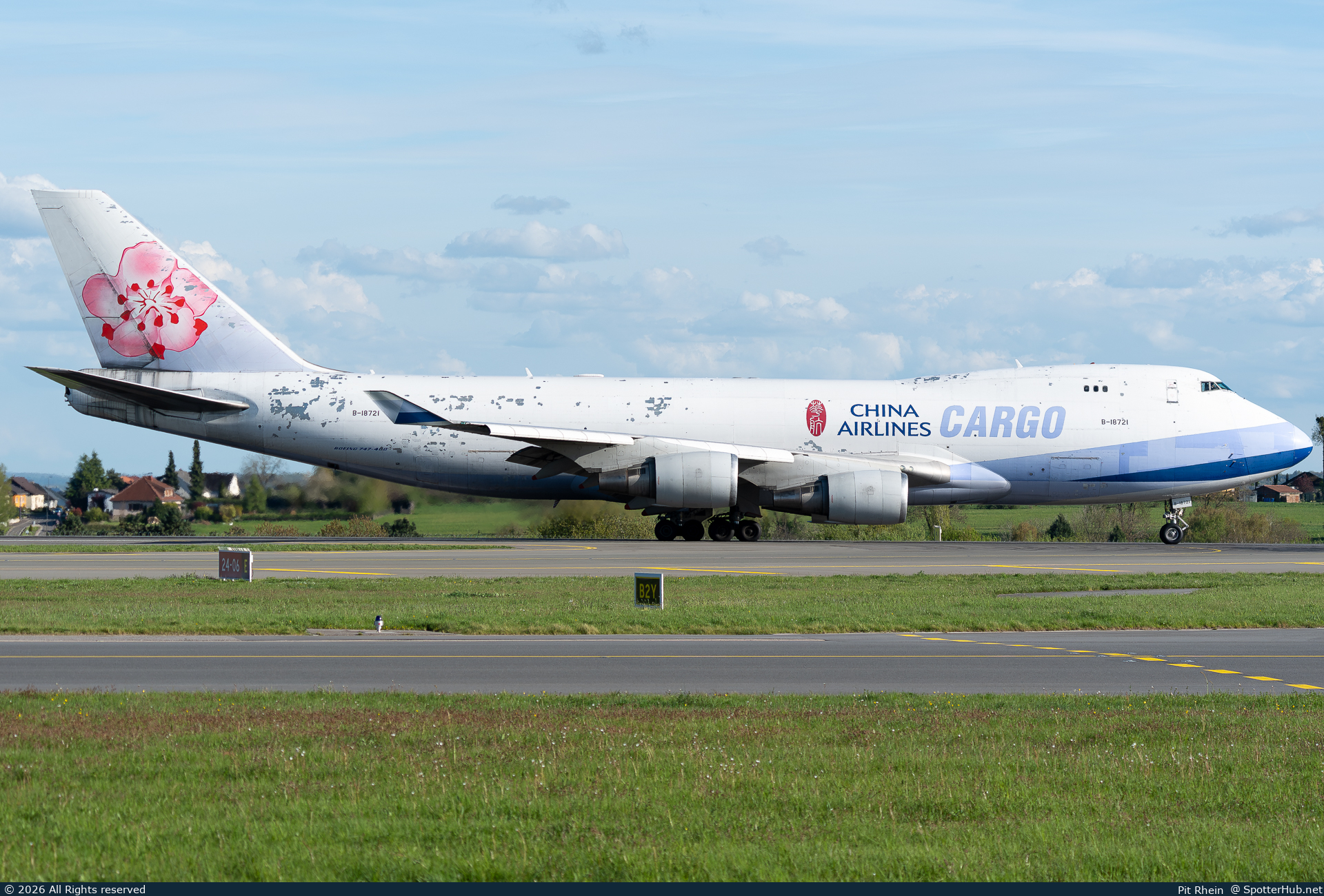 Photo of B-18721 - Boeing 747-409F operated by China Airlines Cargo