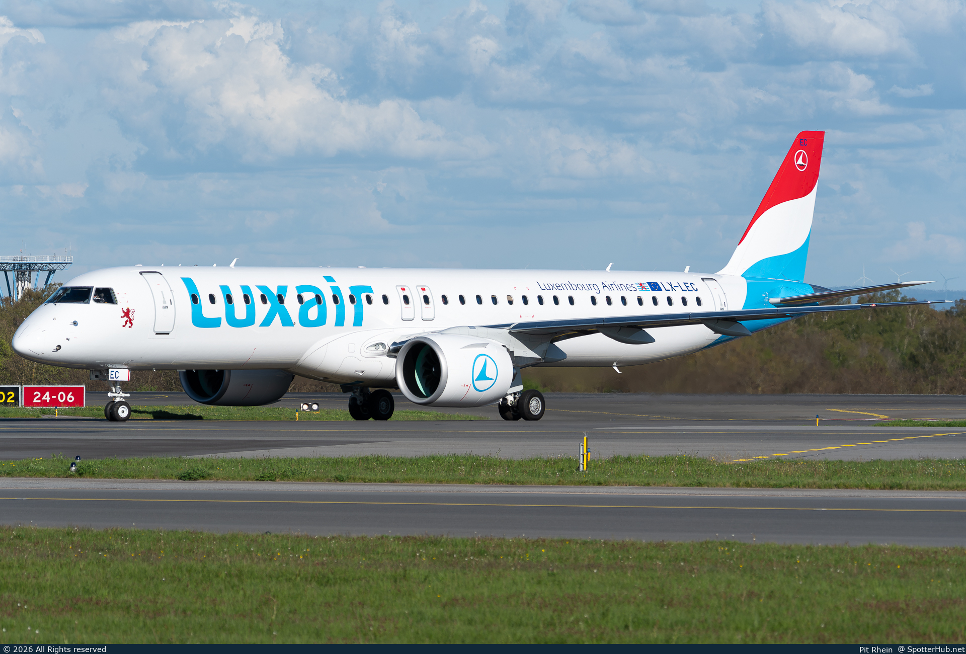 Photo of LX-LEC - Embraer ERJ-190-E2 operated by Luxair