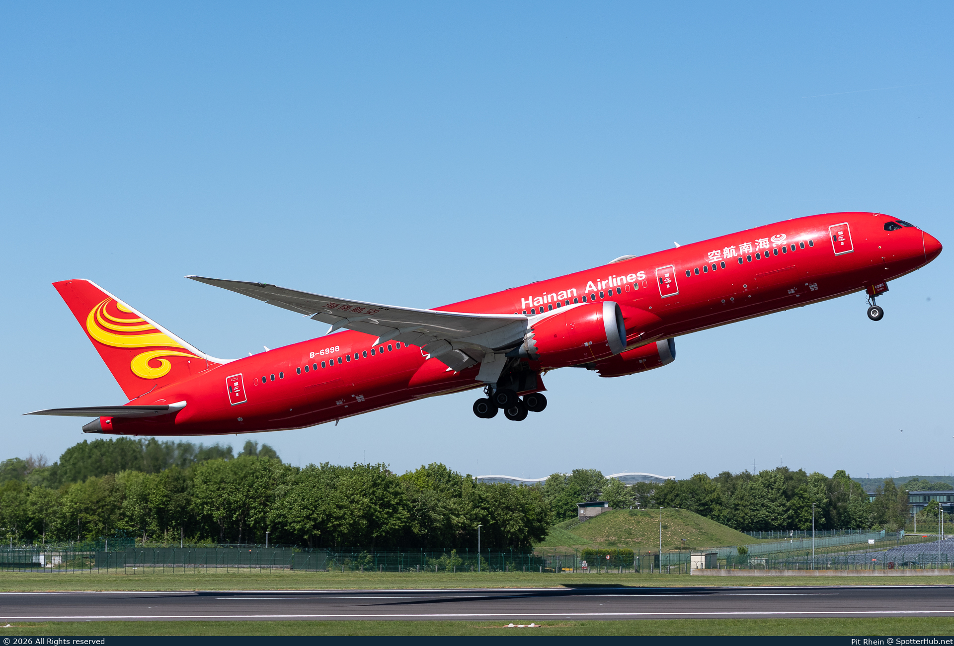 Photo of B-6998 - Boeing 787-9 Dreamliner operated by Hainan Airlines