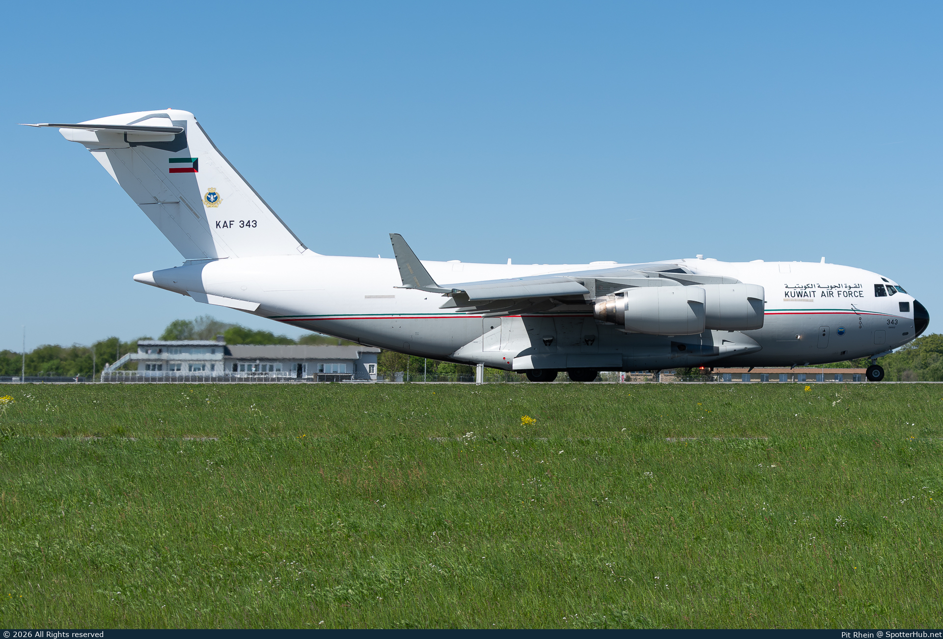 Photo of KAF343 - Boeing C-17A Globemaster III operated by Kuwaiti Air Force