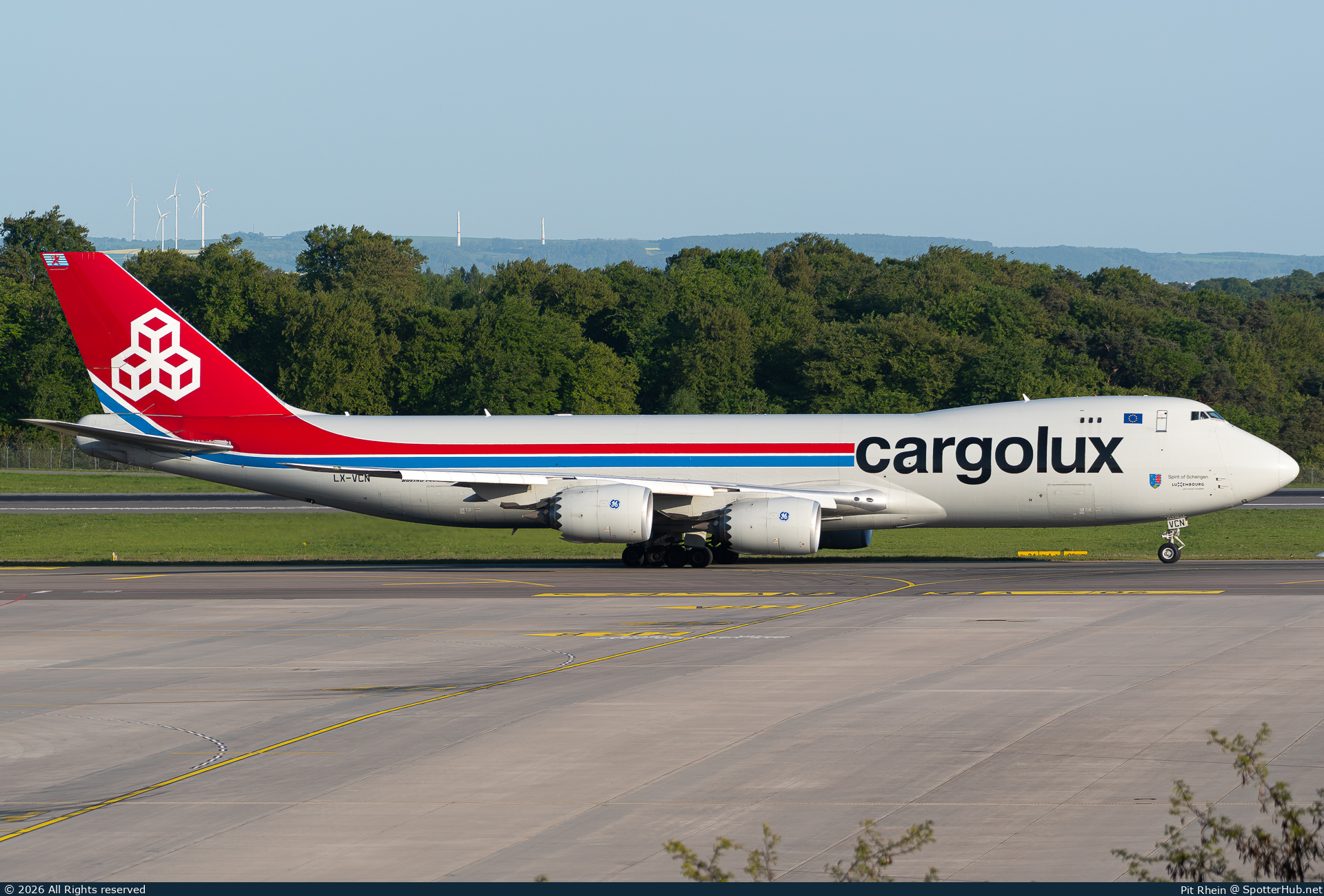 Photo of LX-VCN - Boeing 747-8R7F operated by Cargolux