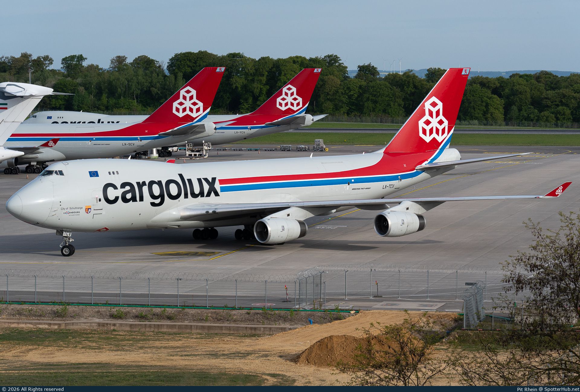 Photo of LX-TCV - Boeing 747-4R7F operated by Cargolux