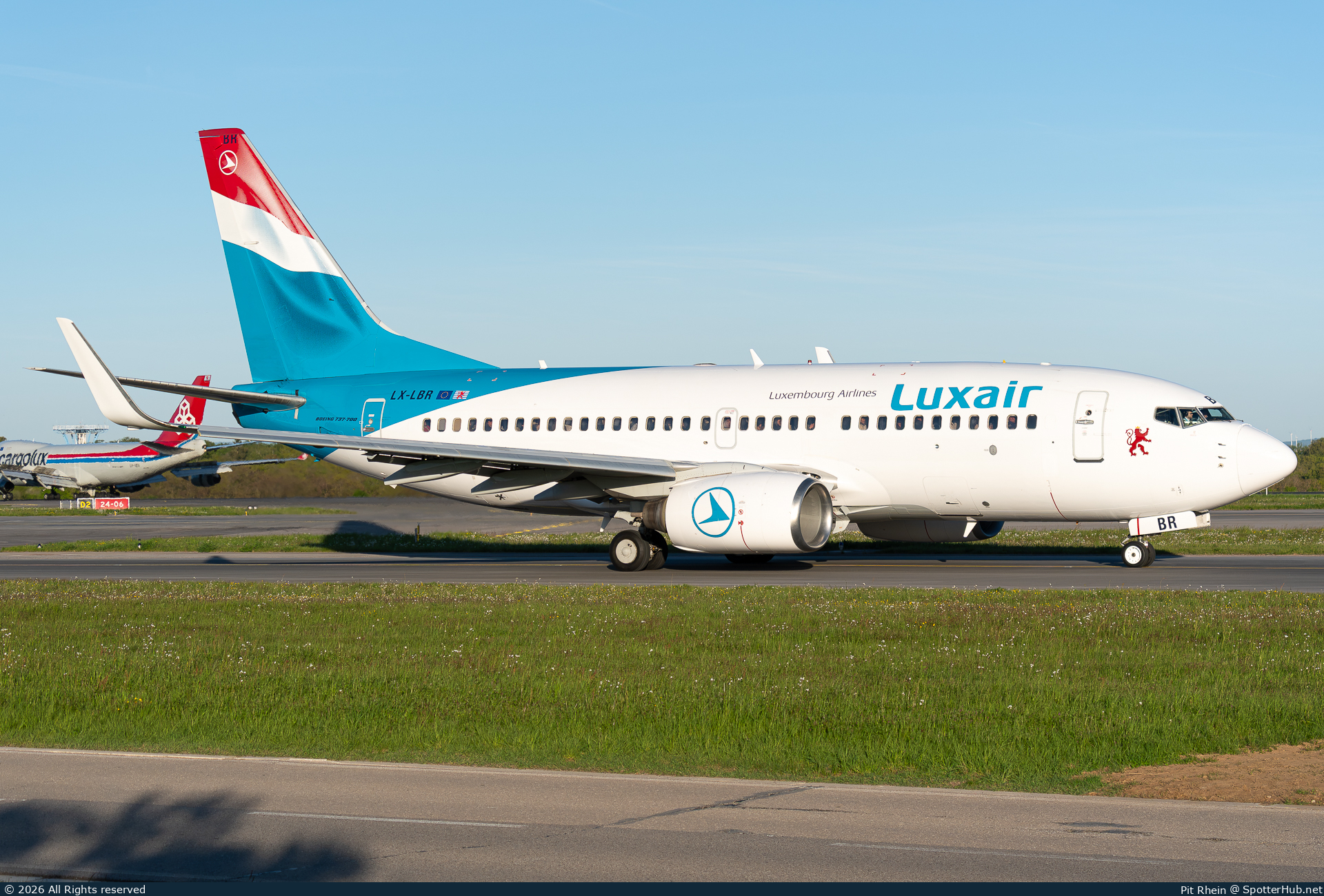 Photo of LX-LBR - Boeing 737-7K2 operated by Luxair