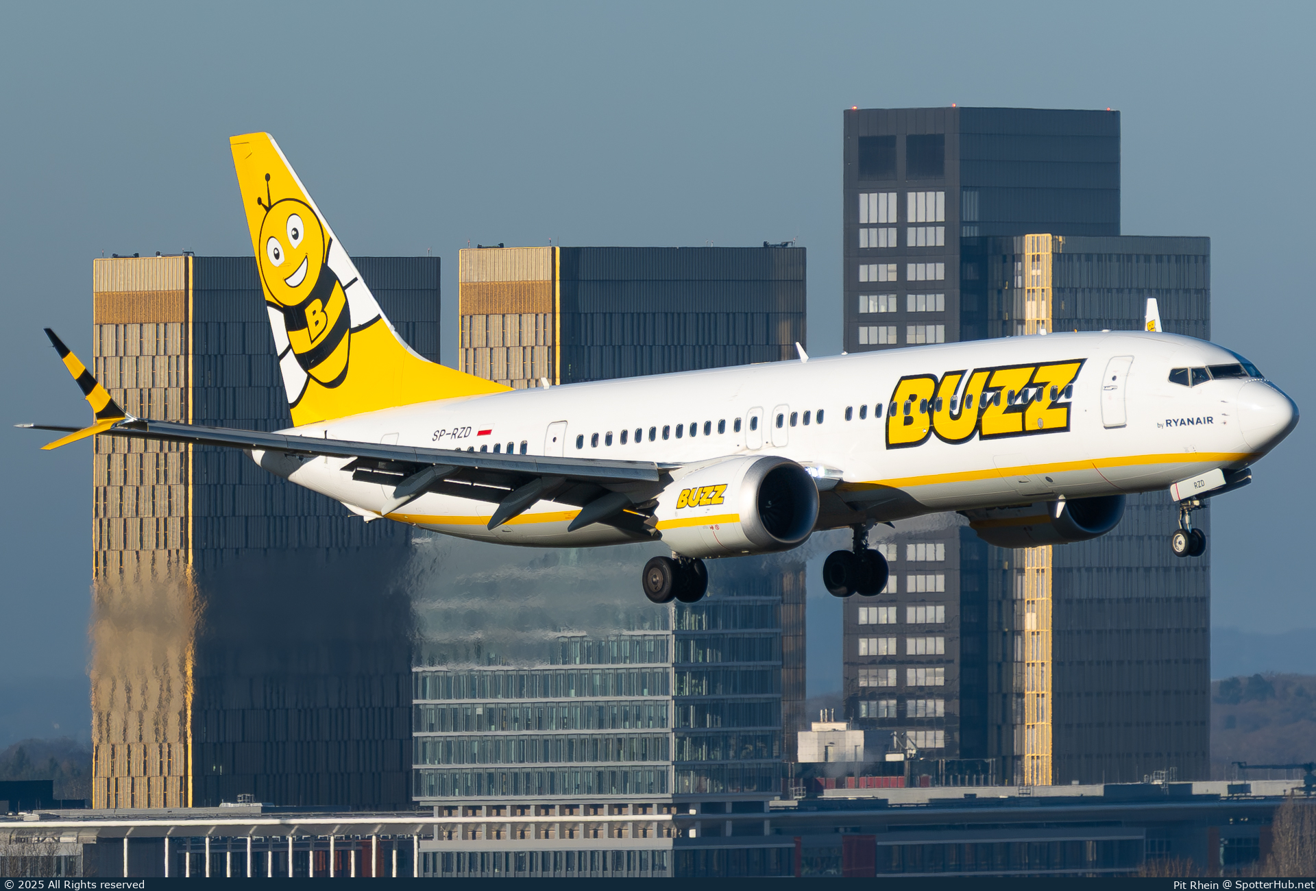 Photo of SP-RZD - Boeing 737 MAX 8-200 operated by Buzz