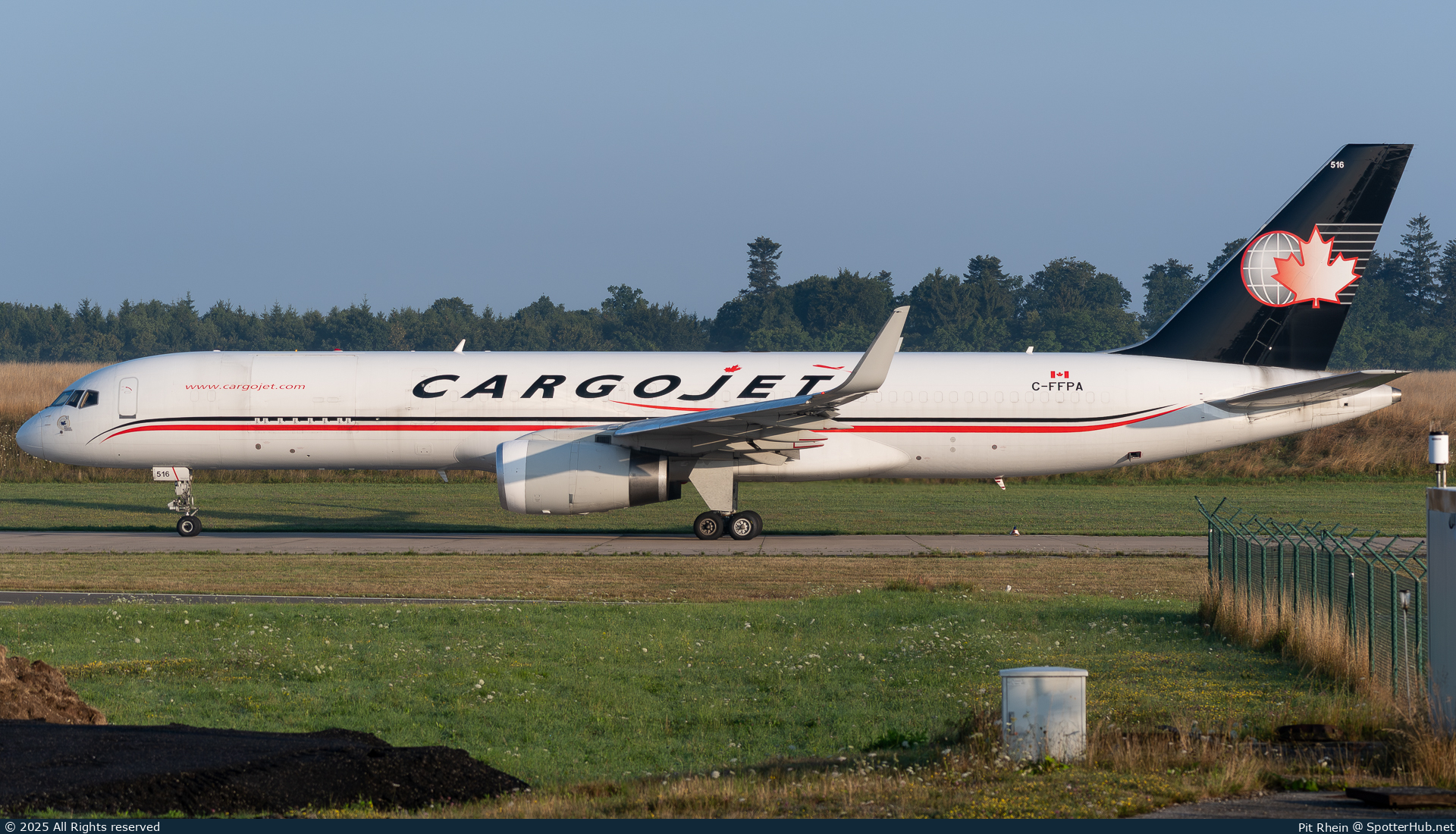 Photo of C-FFPA - Boeing 757-223(PCF) operated by Cargojet Airways