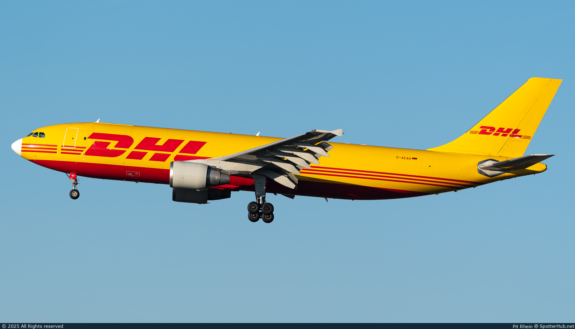 Photo of D-AEAH - Airbus A300B4-622R(F) operated by European Air Transport
