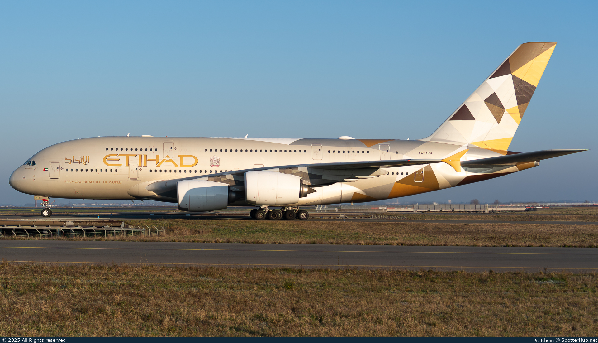 Photo of A6-APH - Airbus A380-861 operated by Etihad Airways